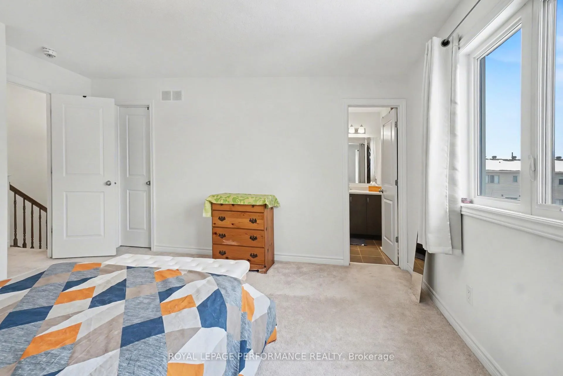 Photo 15 of 664 Des Aubepines Drive, Ottawa, Avalon West — HOMEH