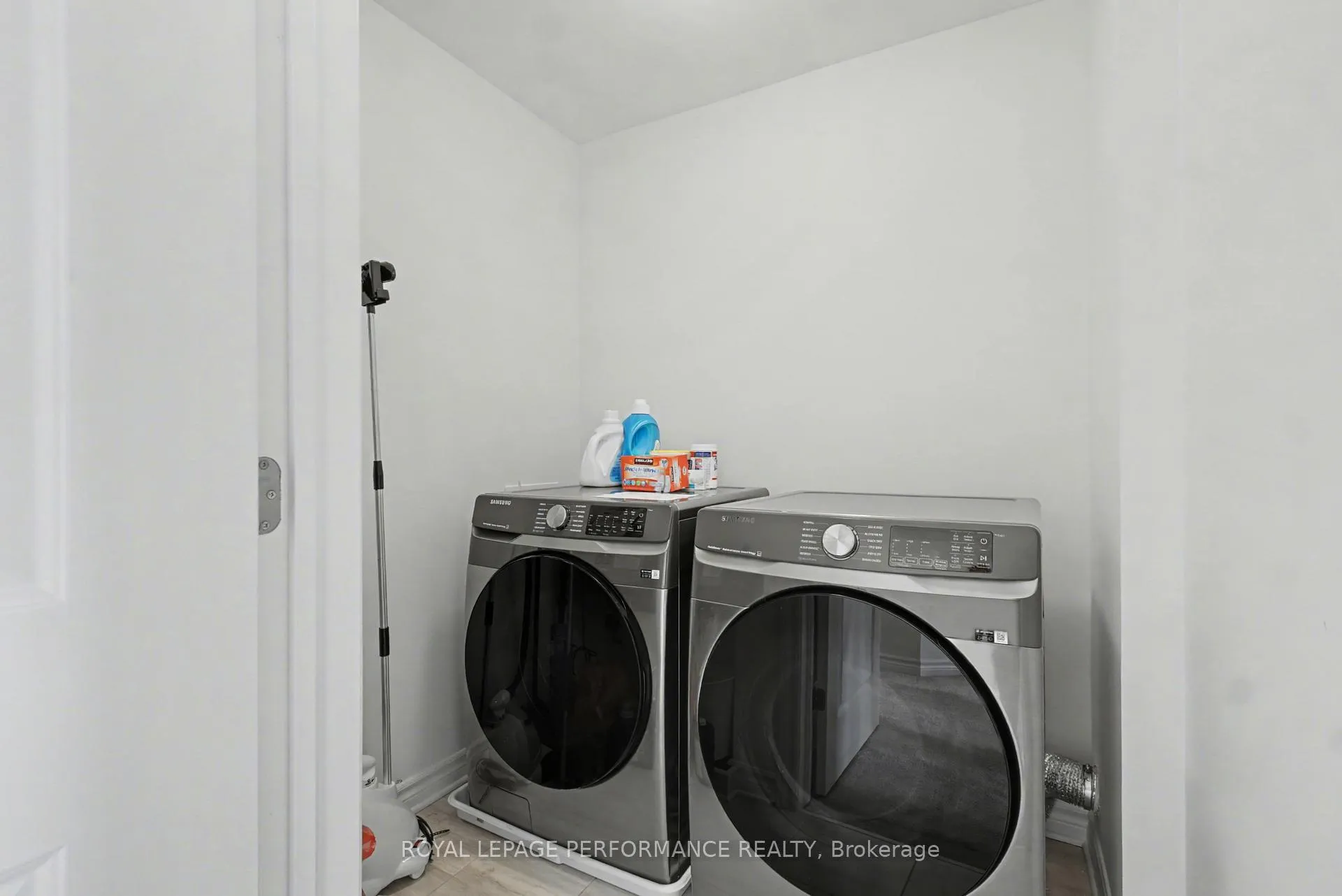 Photo 20 of 664 Des Aubepines Drive, Ottawa, Avalon West — HOMEH