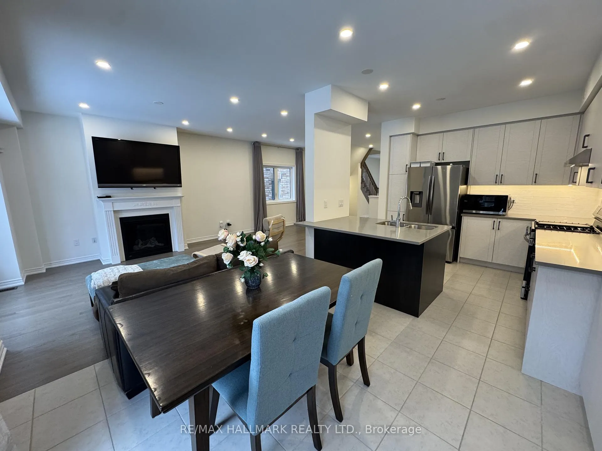Photo 9 of 3945 Leonardo Street, Burlington, Alton — HOMEH