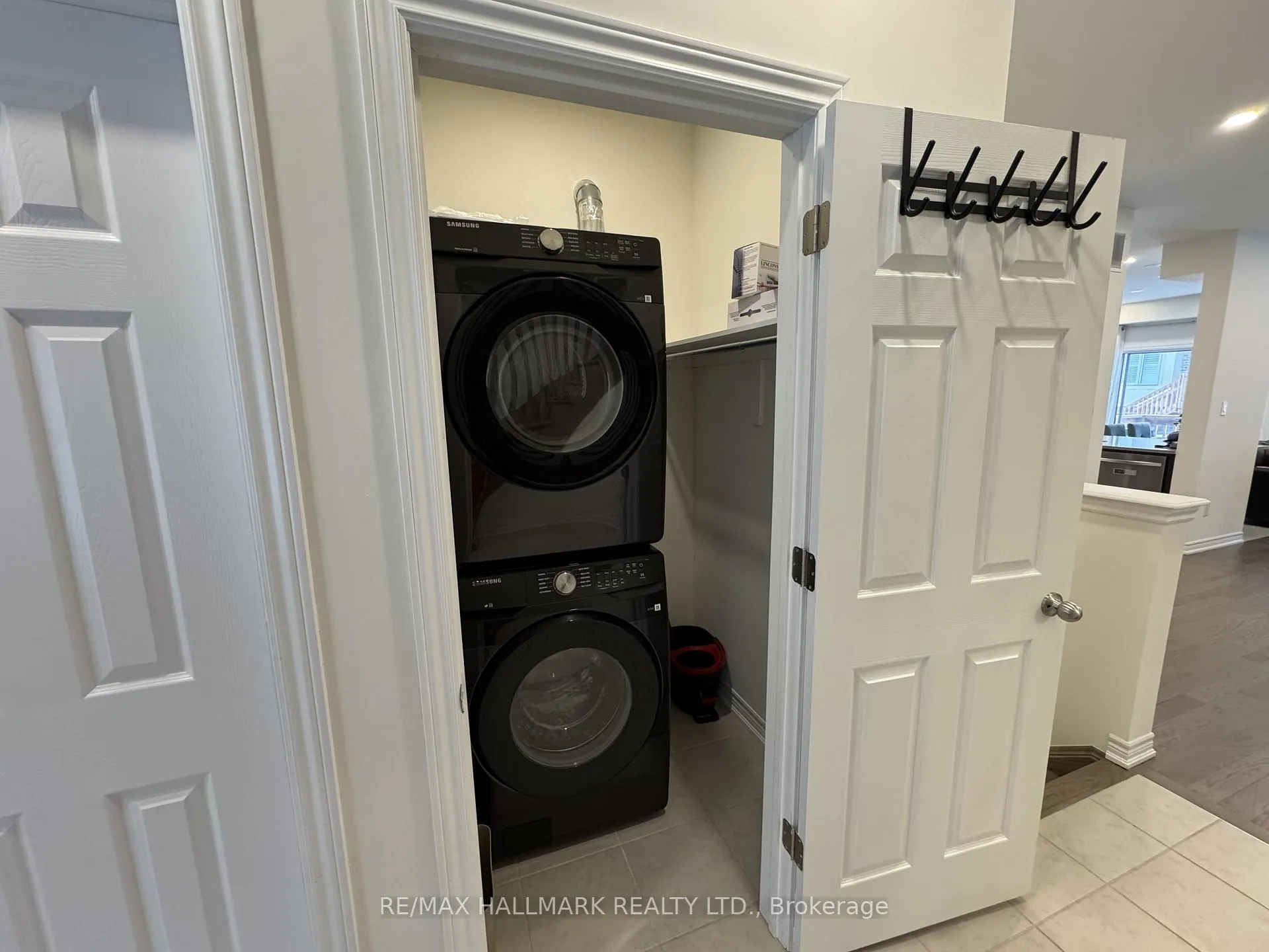 Photo 10 of 3945 Leonardo Street, Burlington, Alton — HOMEH