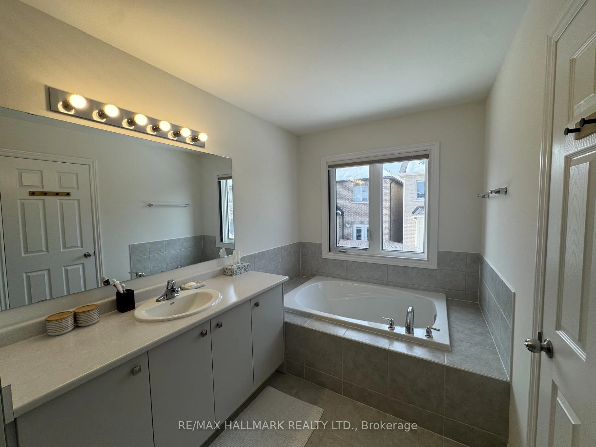 Photo 17 of 3945 Leonardo Street, Burlington, Alton — HOMEH