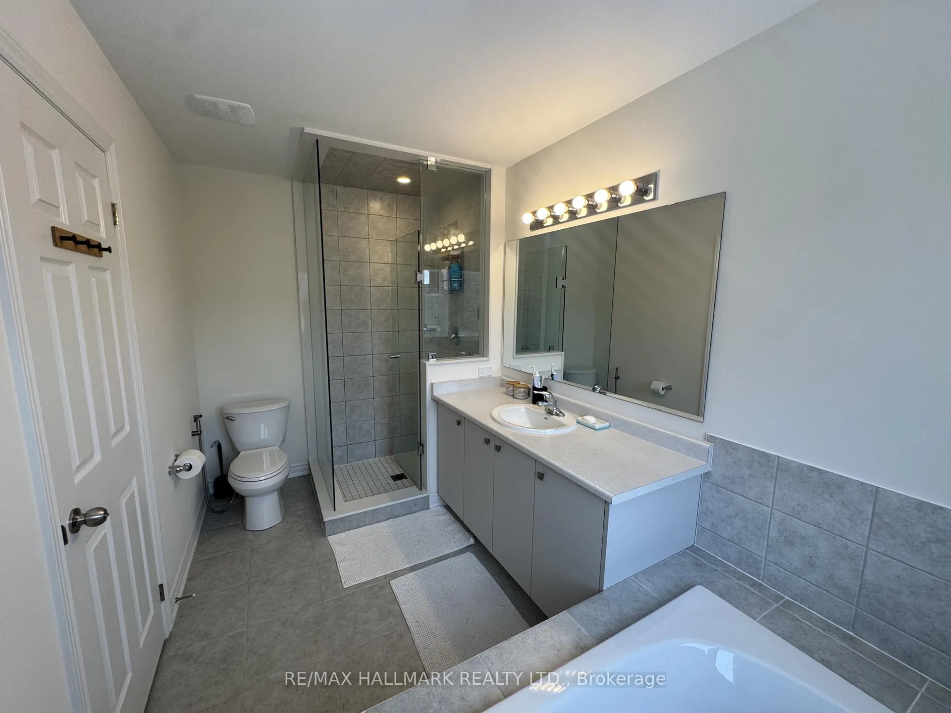 Photo 18 of 3945 Leonardo Street, Burlington, Alton — HOMEH