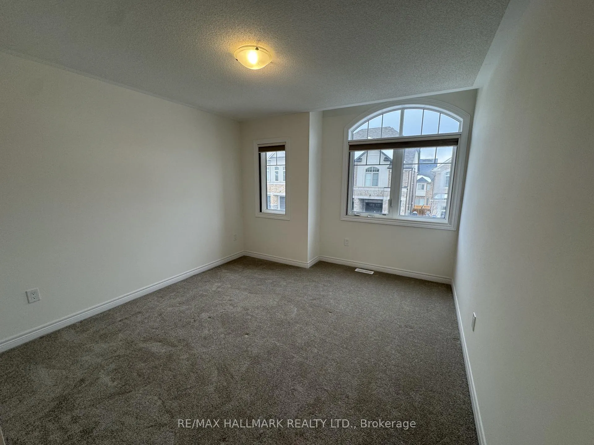 Photo 25 of 3945 Leonardo Street, Burlington, Alton — HOMEH