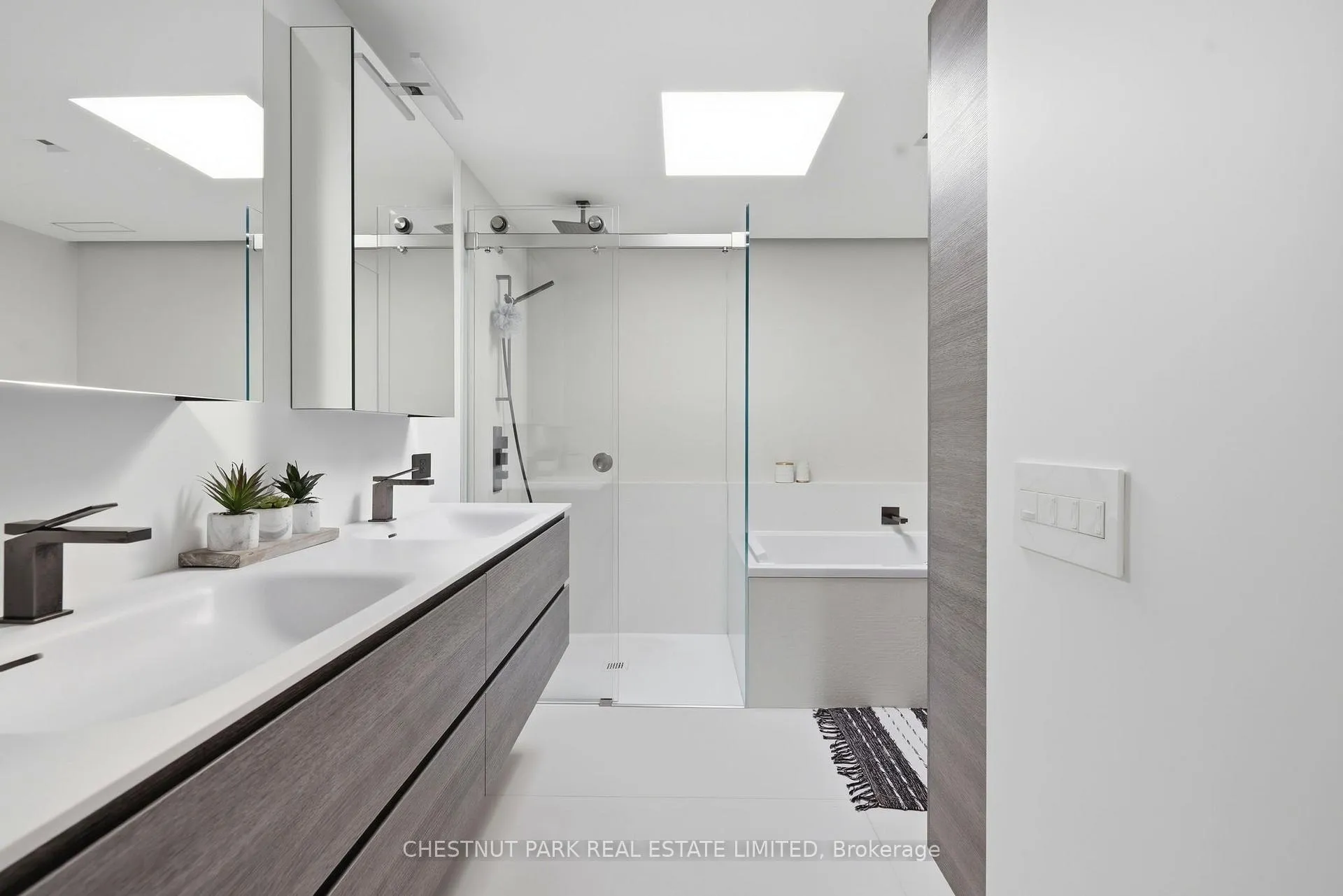 Photo 22 of Unit 327, 40 Oaklands Avenue, Toronto, Yonge-St. Clair — HOMEH