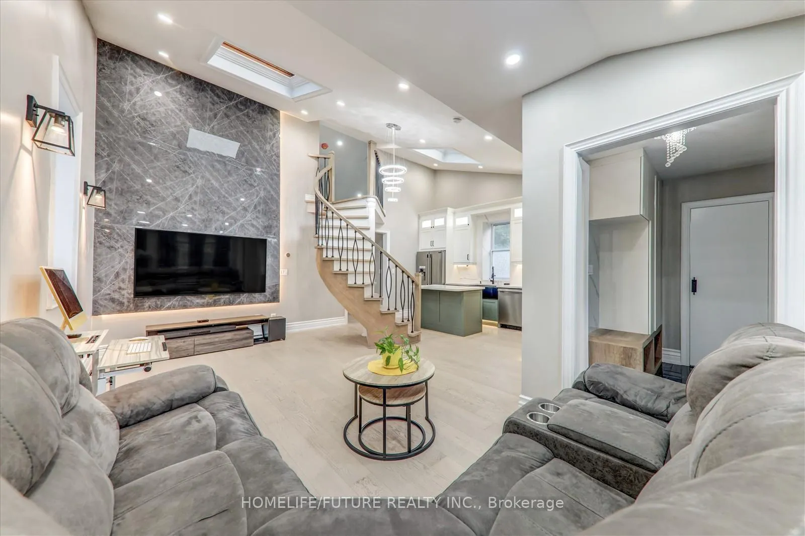 Photo 9 of 585 Wilson Road N, Oshawa, Eastdale — HOMEH