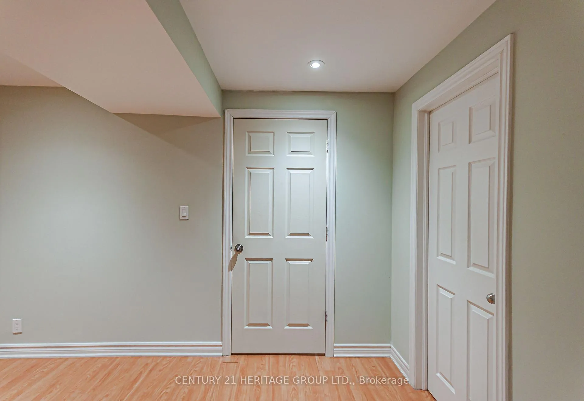 Photo 3 of 84 Maple Valley Road, Vaughan, Maple — HOMEH