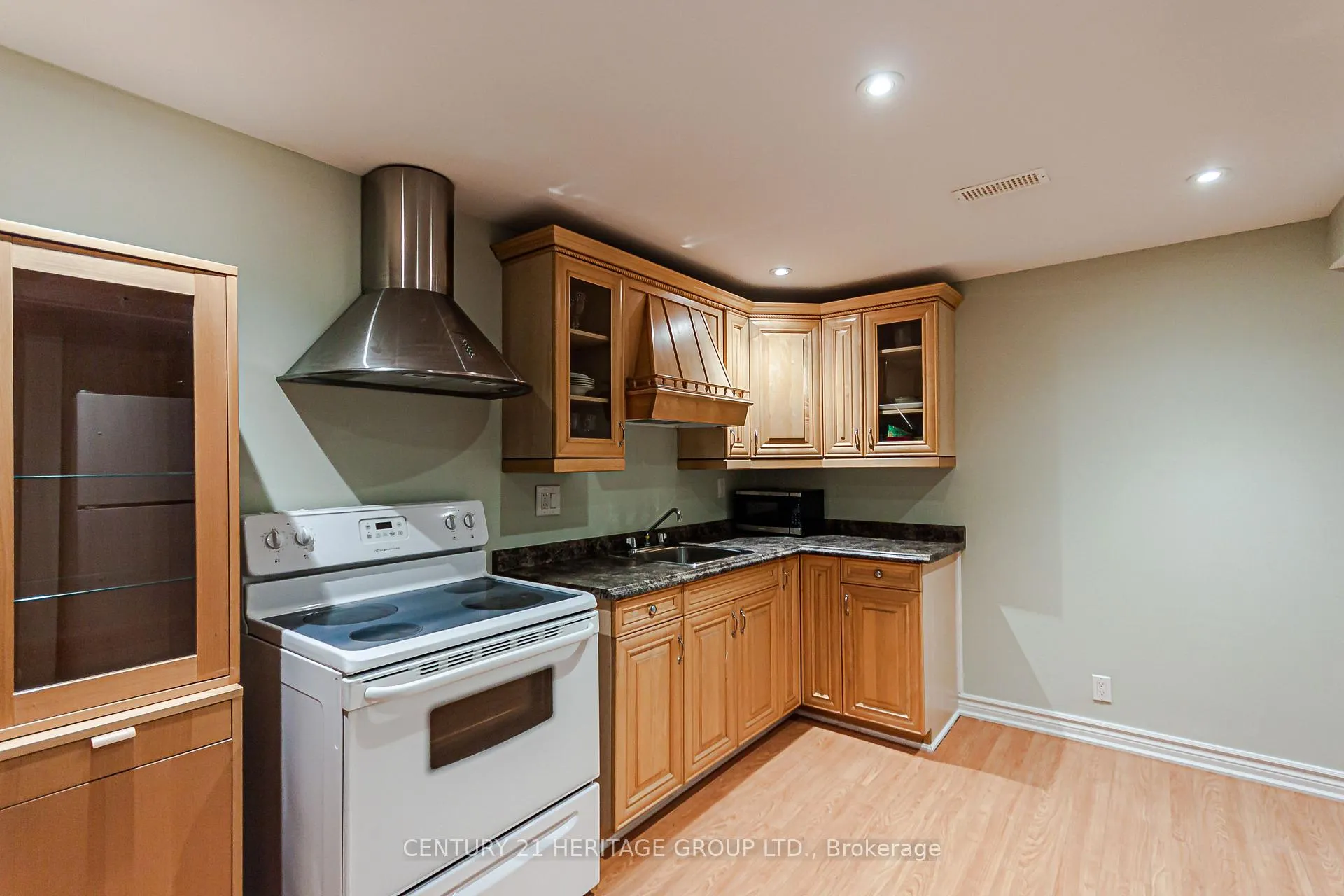 Photo 6 of 84 Maple Valley Road, Vaughan, Maple — HOMEH