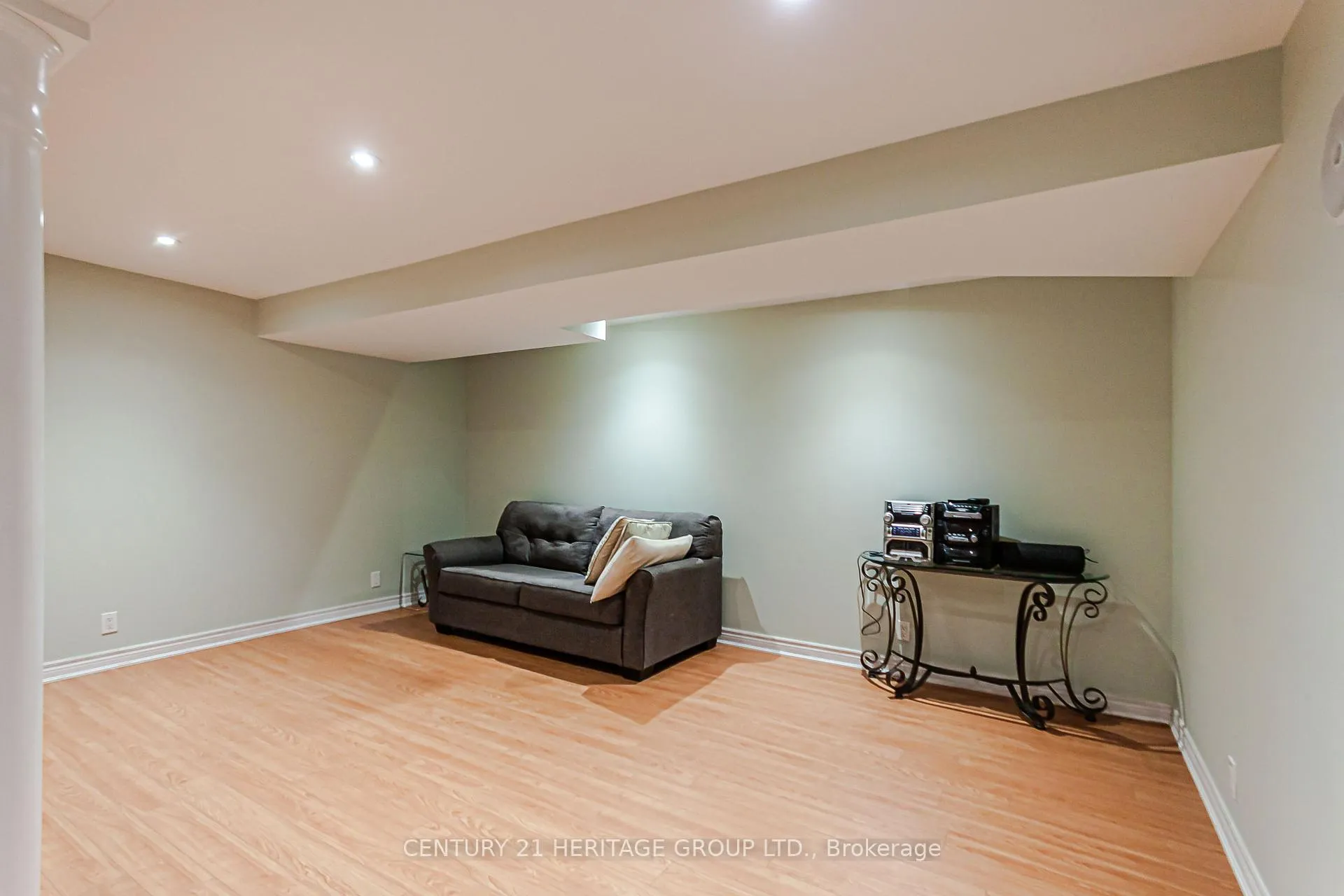 Photo 9 of 84 Maple Valley Road, Vaughan, Maple — HOMEH