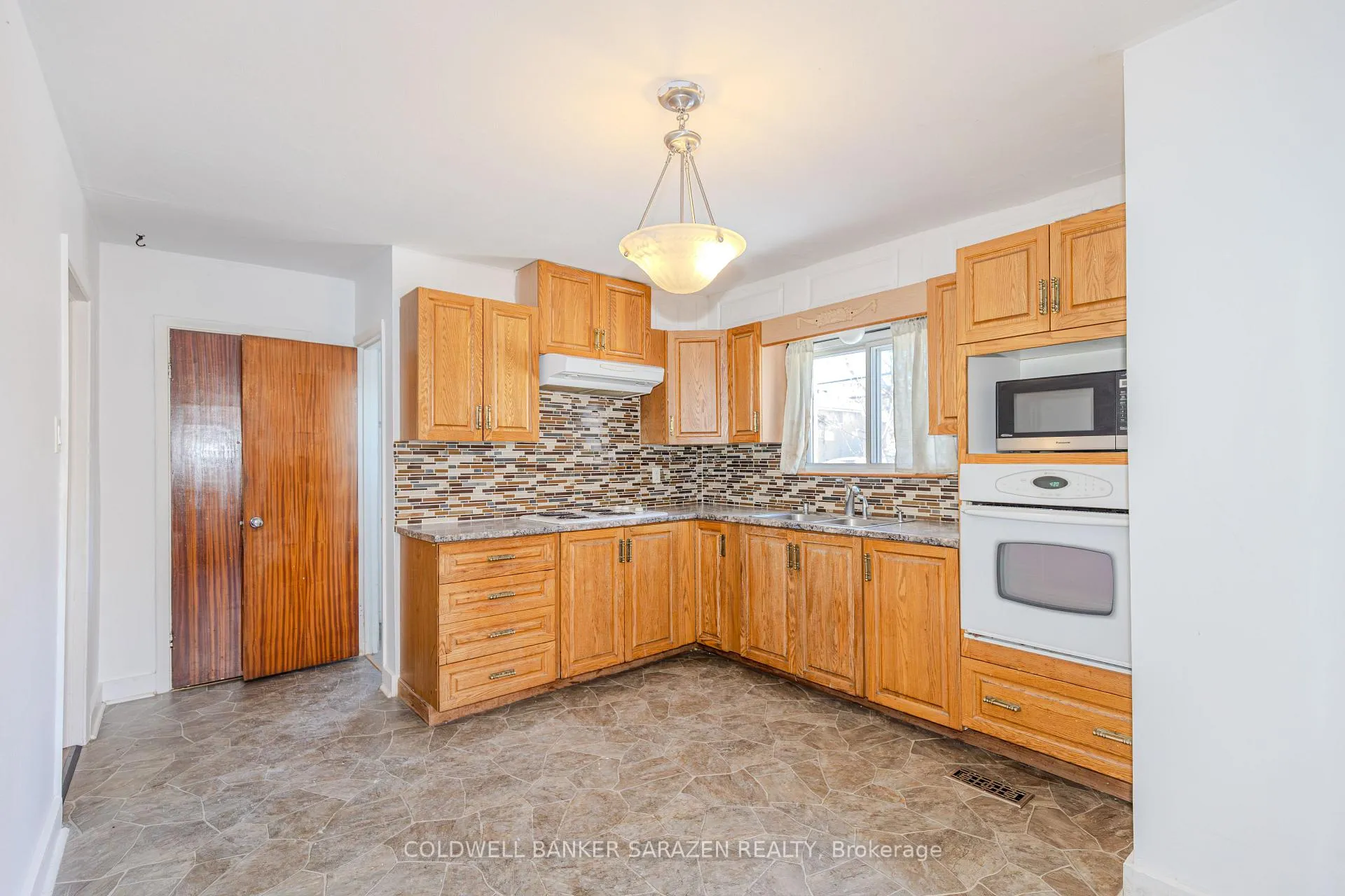 Photo 11 of 1413 Chatelain Avenue, Ottawa, Carlington — HOMEH