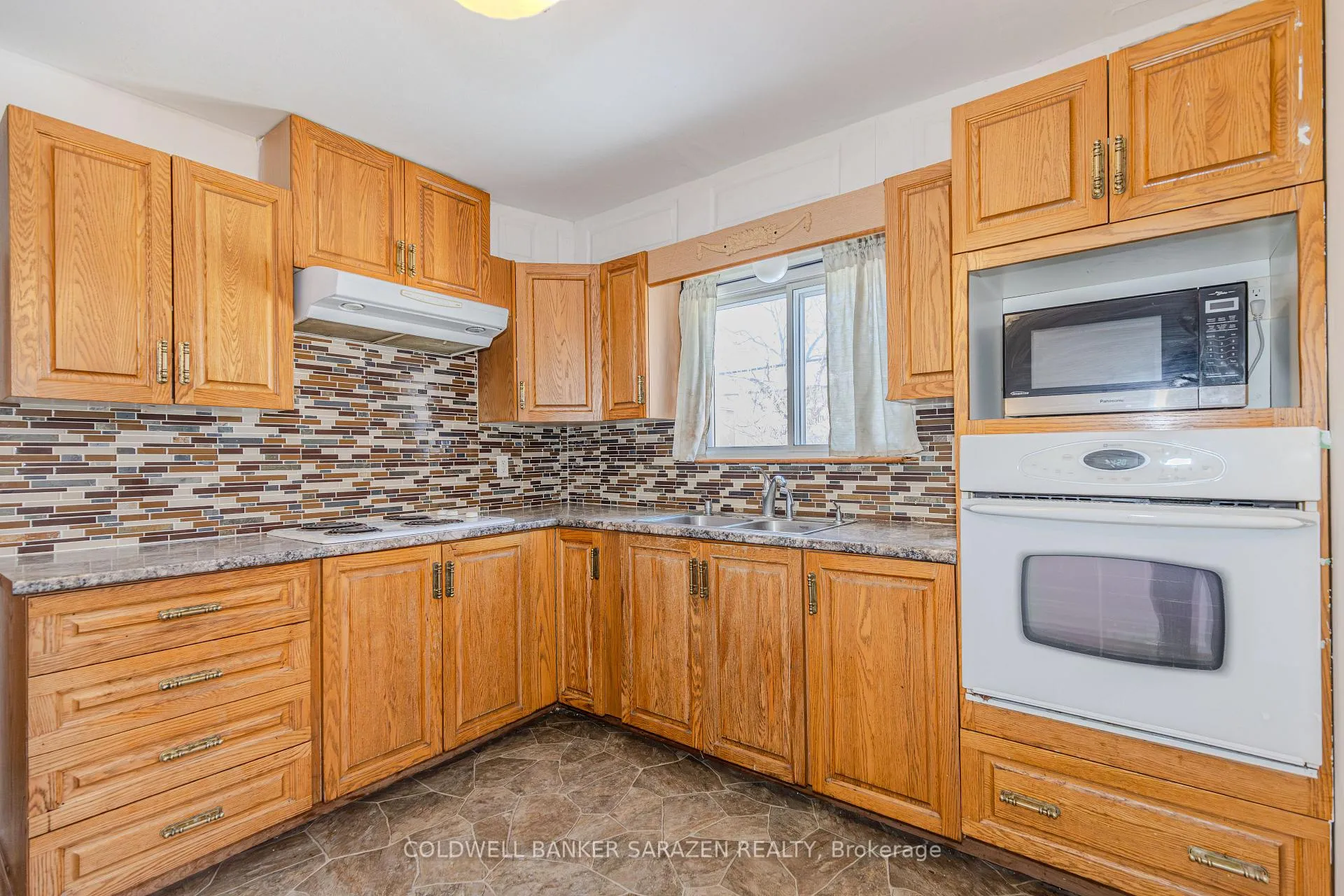 Photo 12 of 1413 Chatelain Avenue, Ottawa, Carlington — HOMEH