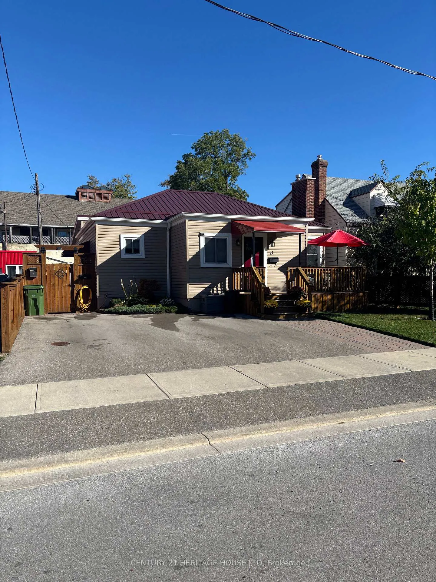 Photo 2 of 11 Barnes Street, St. Thomas — HOMEH