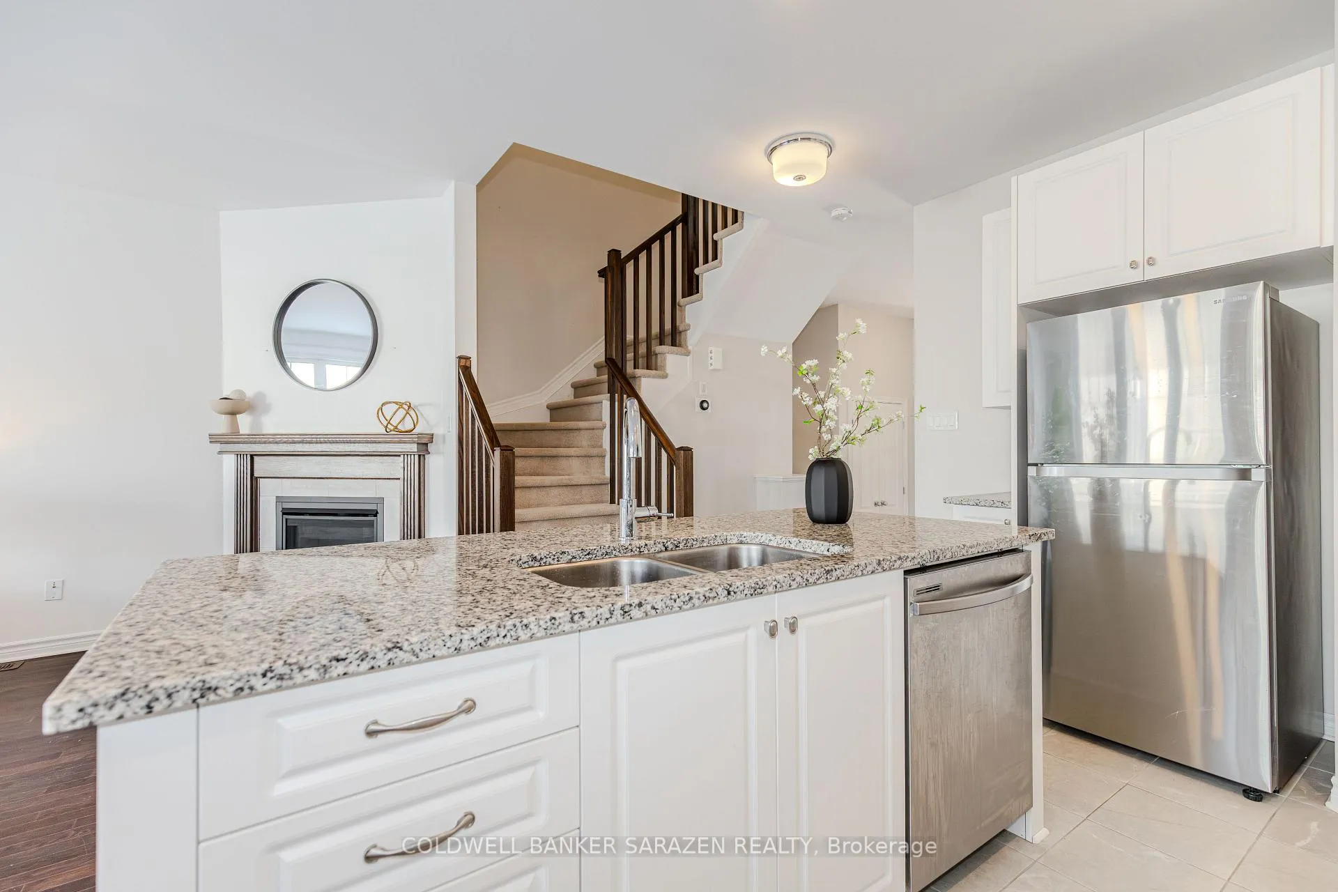 Photo 3 of 547 Jackdaw Avenue, Ottawa, Barrhaven - Half Moon Bay — HOMEH