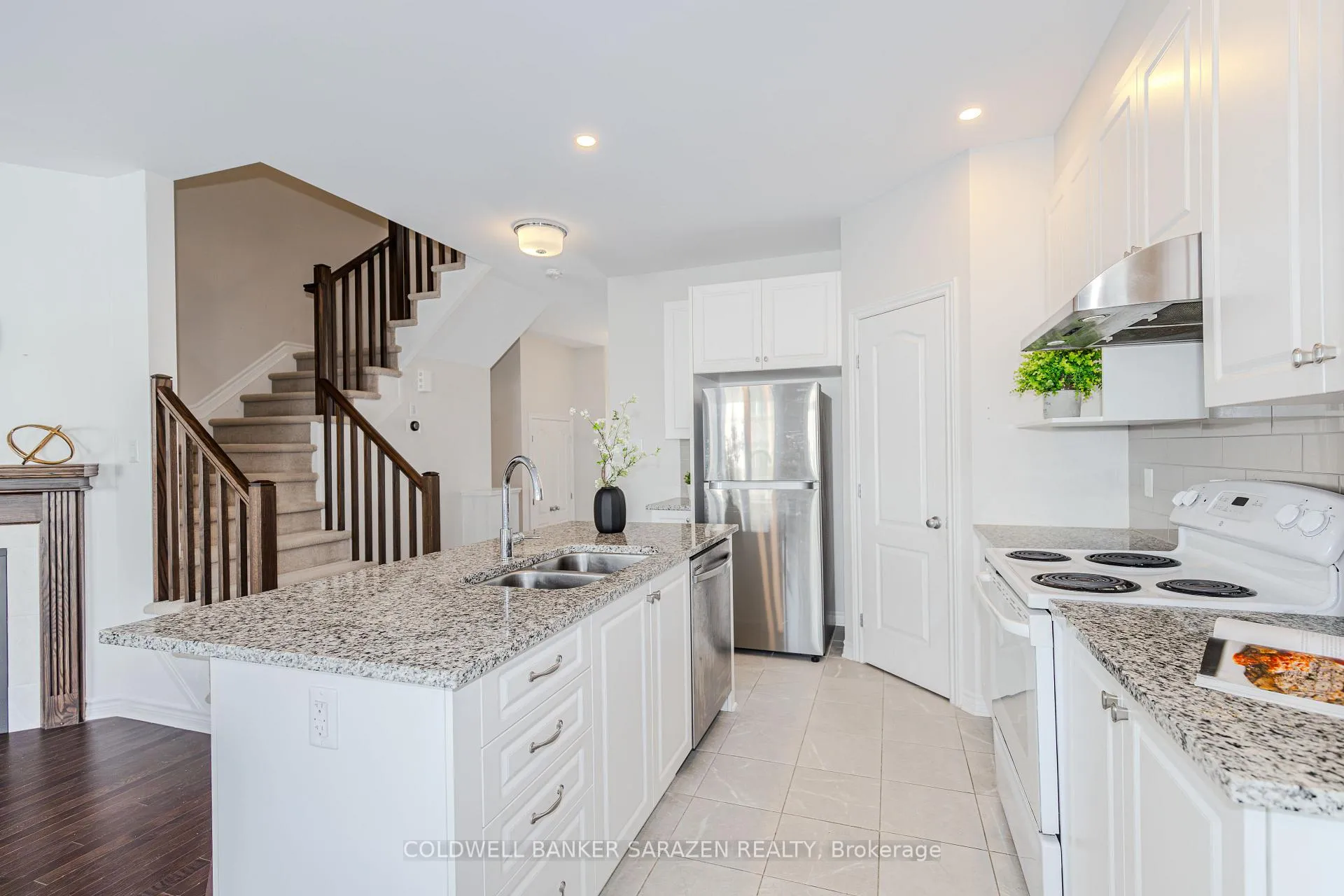 Photo 12 of 547 Jackdaw Avenue, Ottawa, Barrhaven - Half Moon Bay — HOMEH