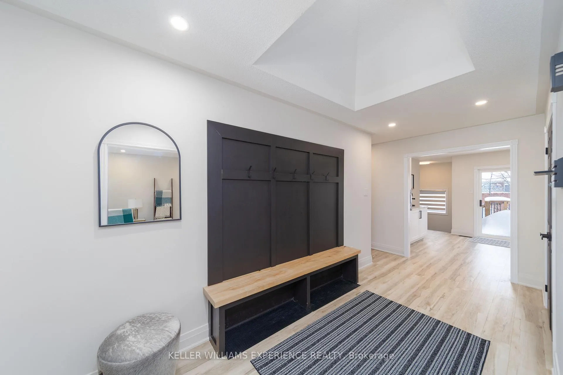 Photo 3 of 61 Silver Maple Crescent, Barrie, Holly — HOMEH