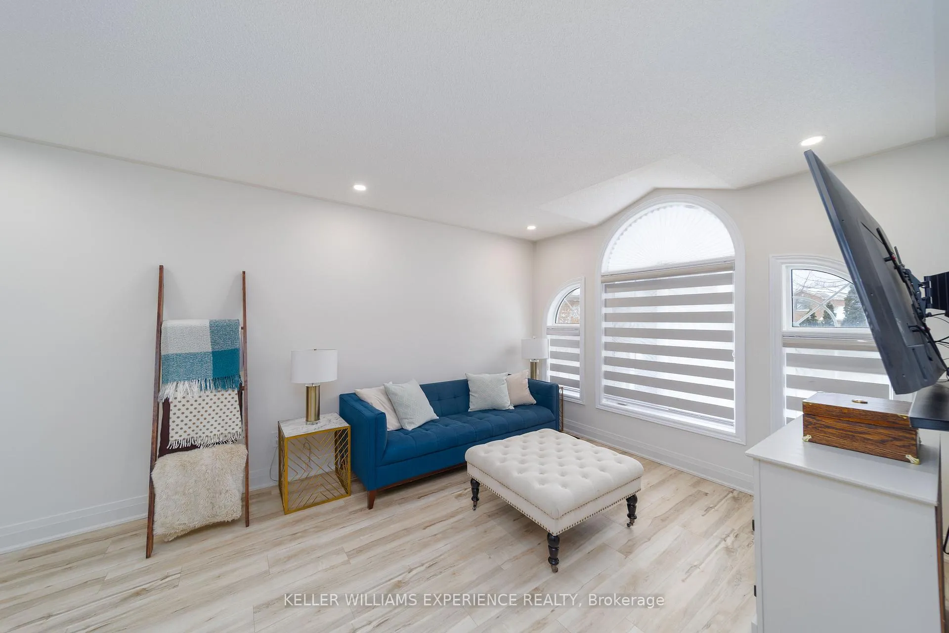 Photo 4 of 61 Silver Maple Crescent, Barrie, Holly — HOMEH