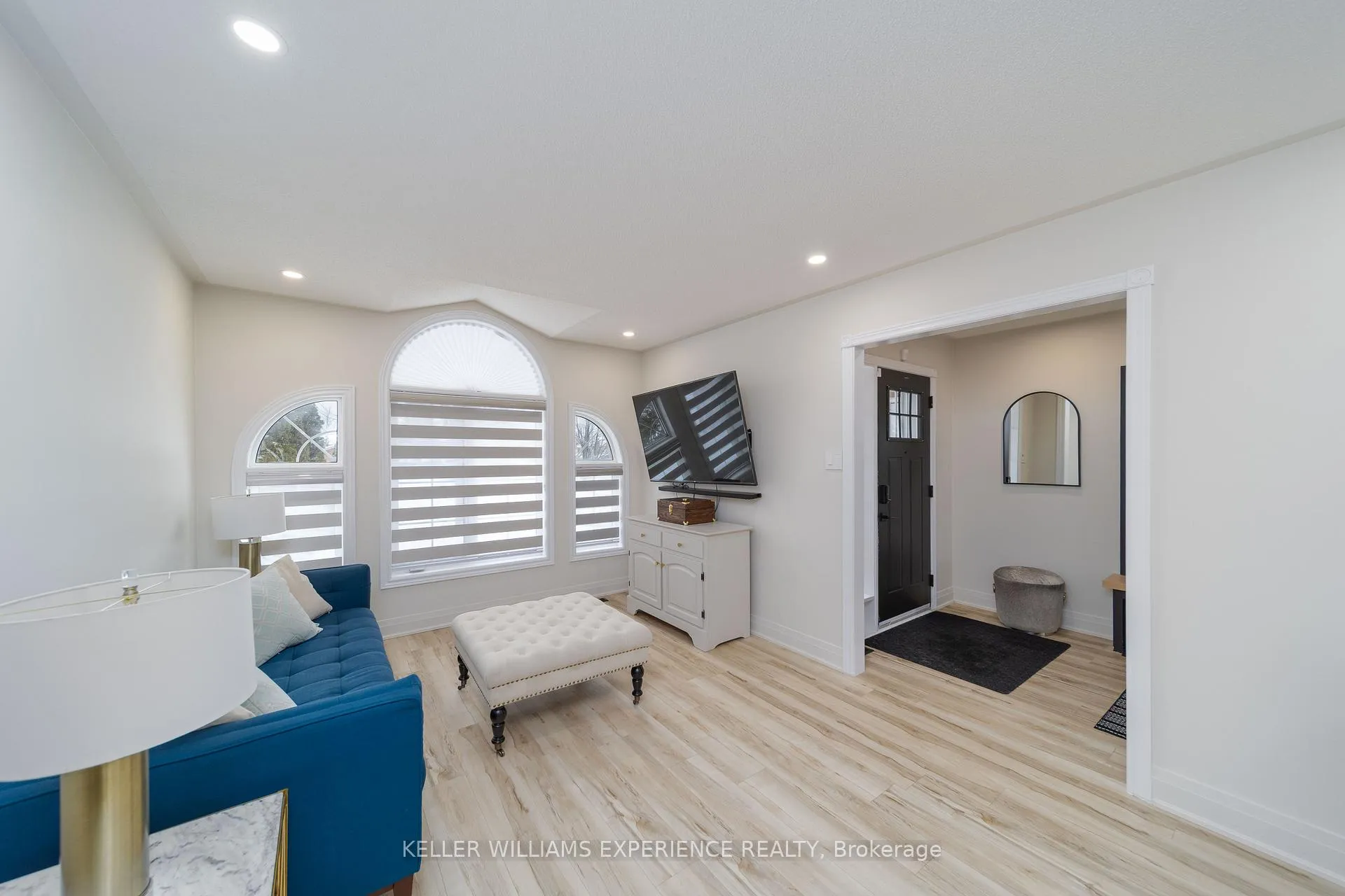 Photo 5 of 61 Silver Maple Crescent, Barrie, Holly — HOMEH