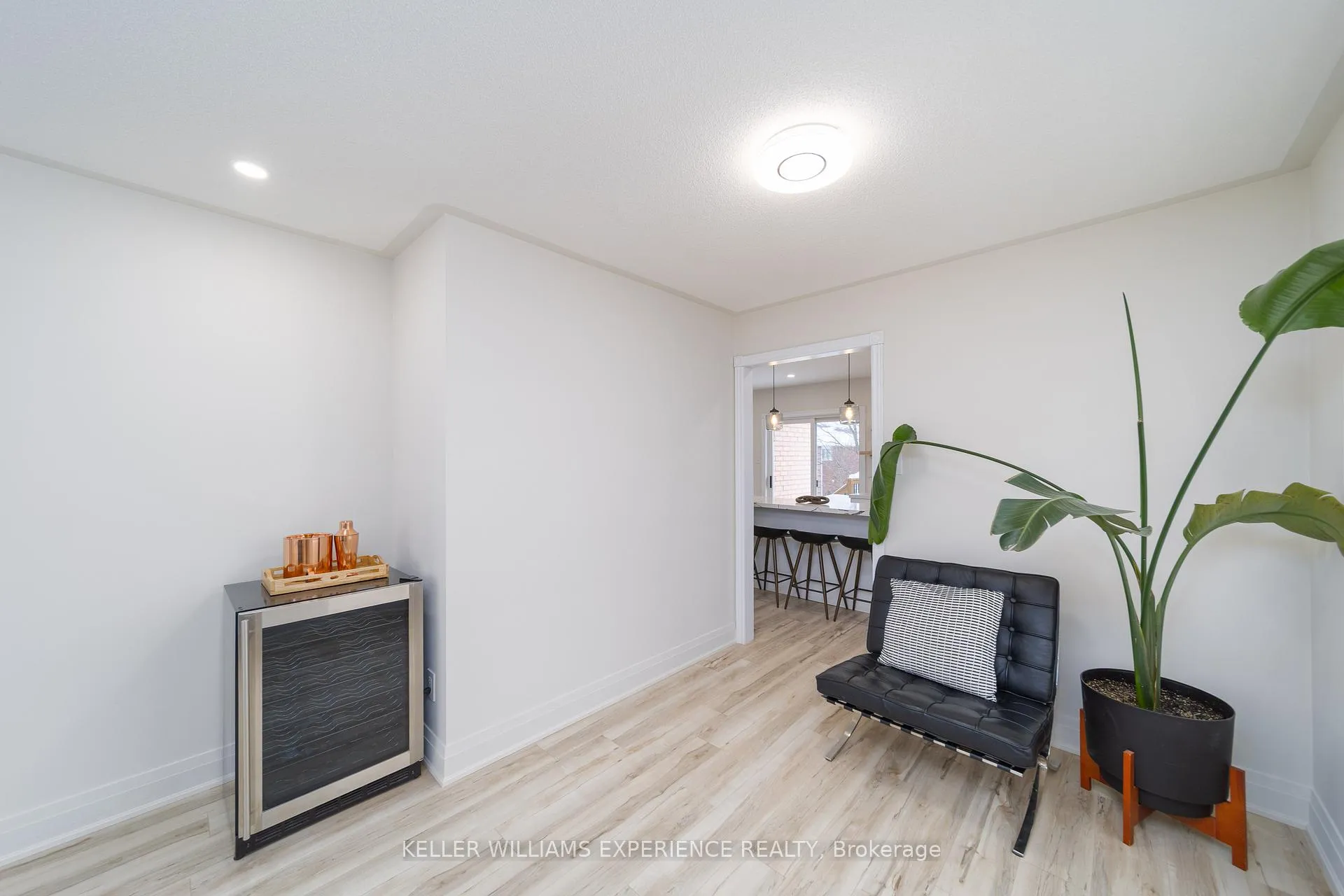 Photo 8 of 61 Silver Maple Crescent, Barrie, Holly — HOMEH