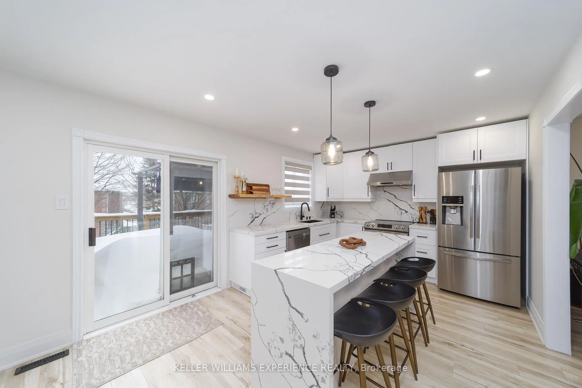 Photo 9 of 61 Silver Maple Crescent, Barrie, Holly — HOMEH