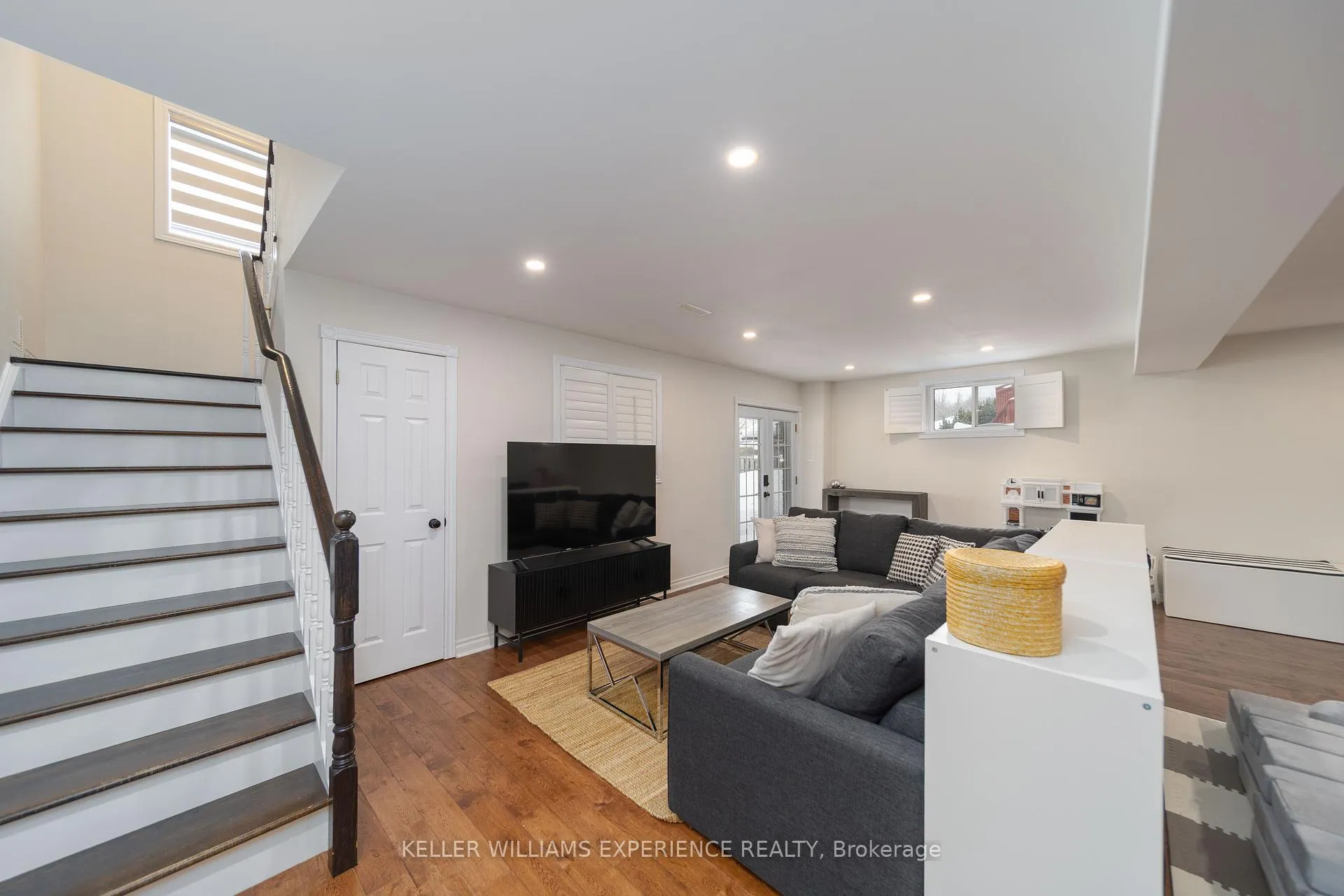 Photo 25 of 61 Silver Maple Crescent, Barrie, Holly — HOMEH