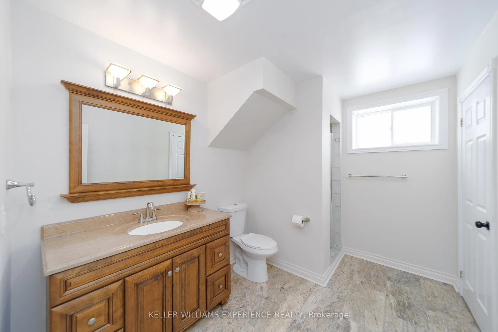 Photo 30 of 61 Silver Maple Crescent, Barrie, Holly — HOMEH