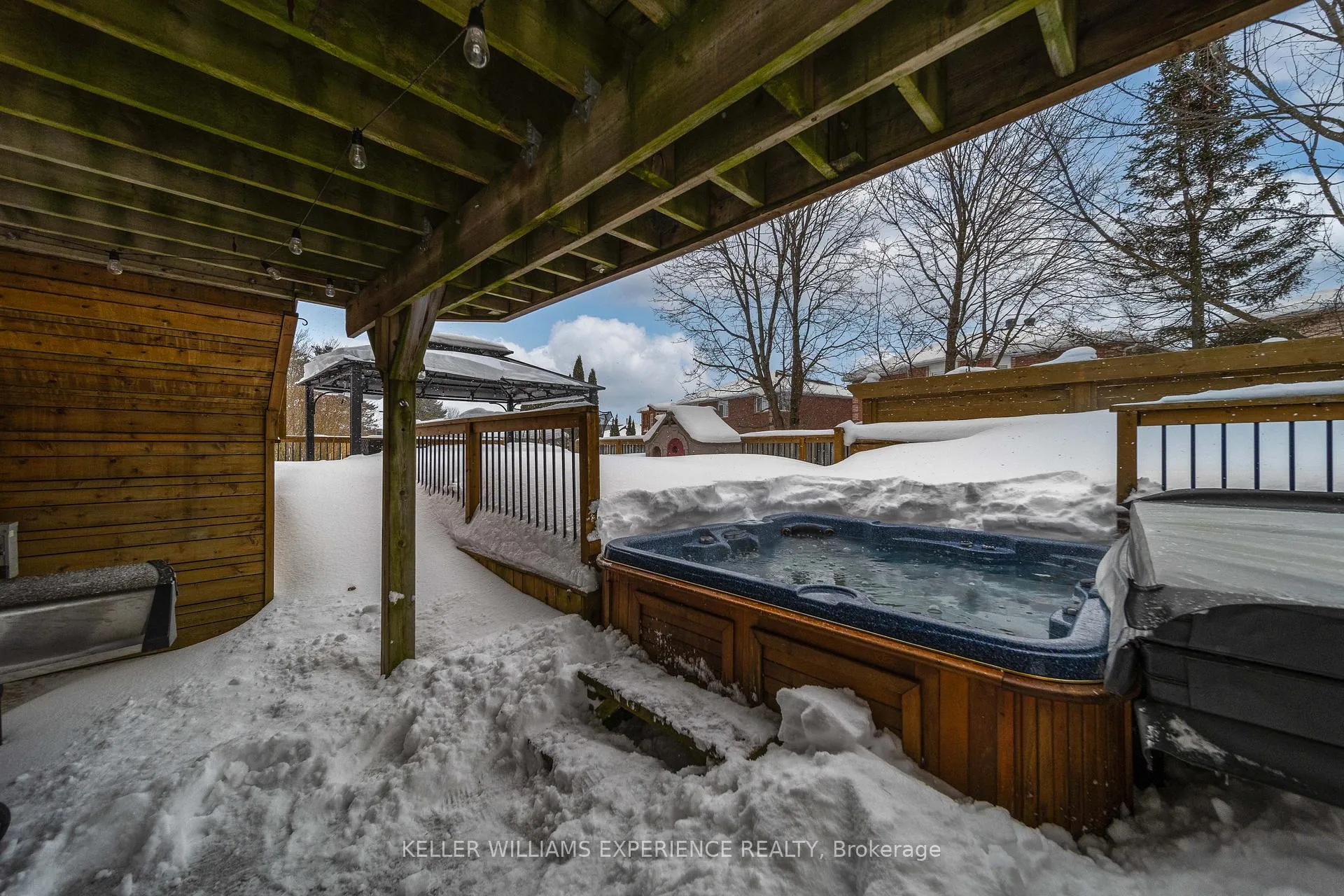 Photo 34 of 61 Silver Maple Crescent, Barrie, Holly — HOMEH