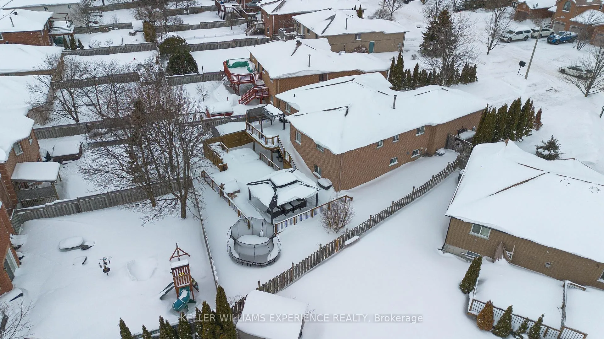 Photo 36 of 61 Silver Maple Crescent, Barrie, Holly — HOMEH