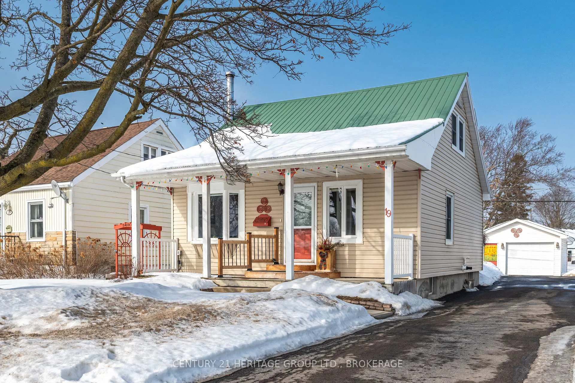 Photo 1 of 19 Fifth Avenue, Kingston, East of Sir John A. Blvd — HOMEH