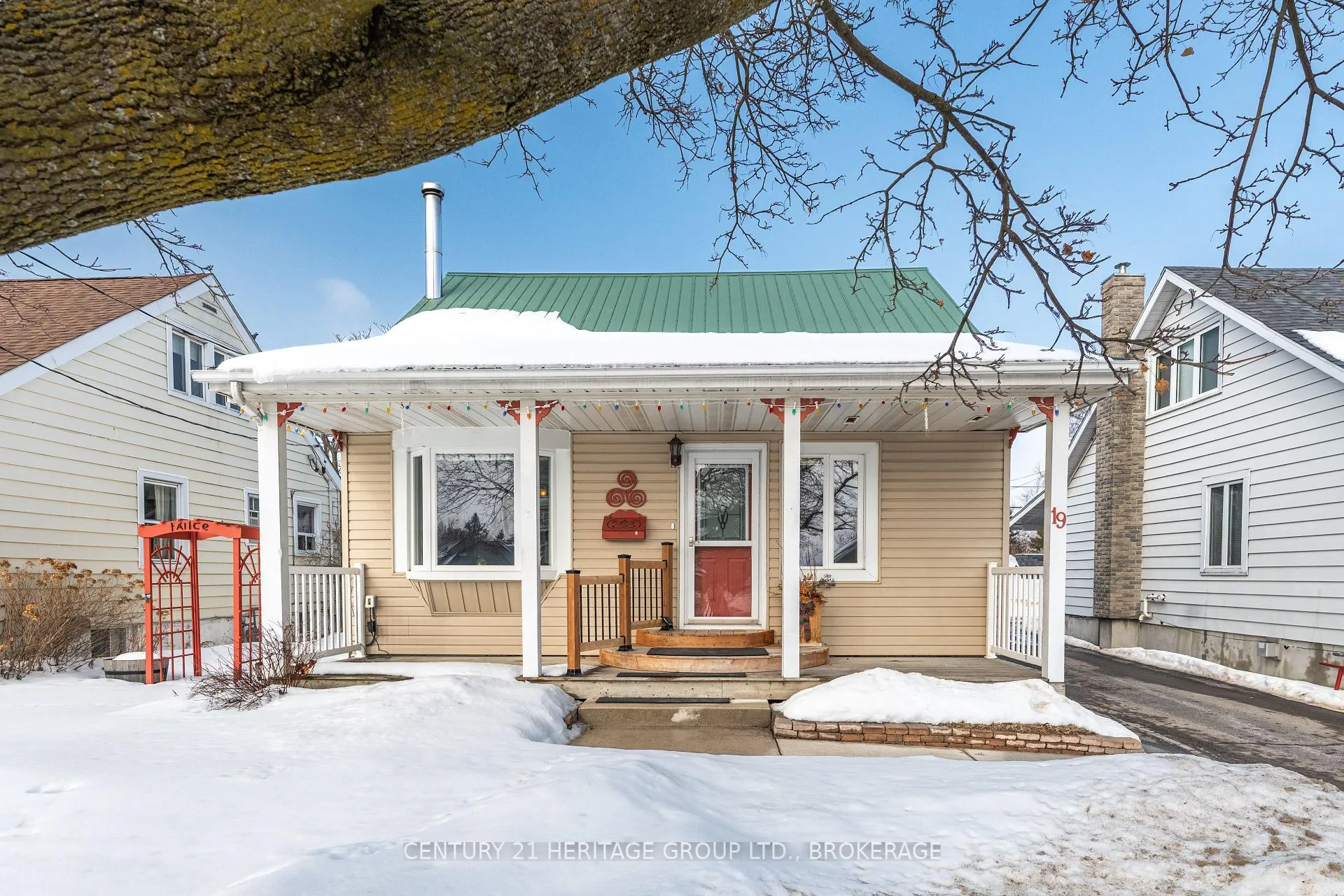 Photo 2 of 19 Fifth Avenue, Kingston, East of Sir John A. Blvd — HOMEH