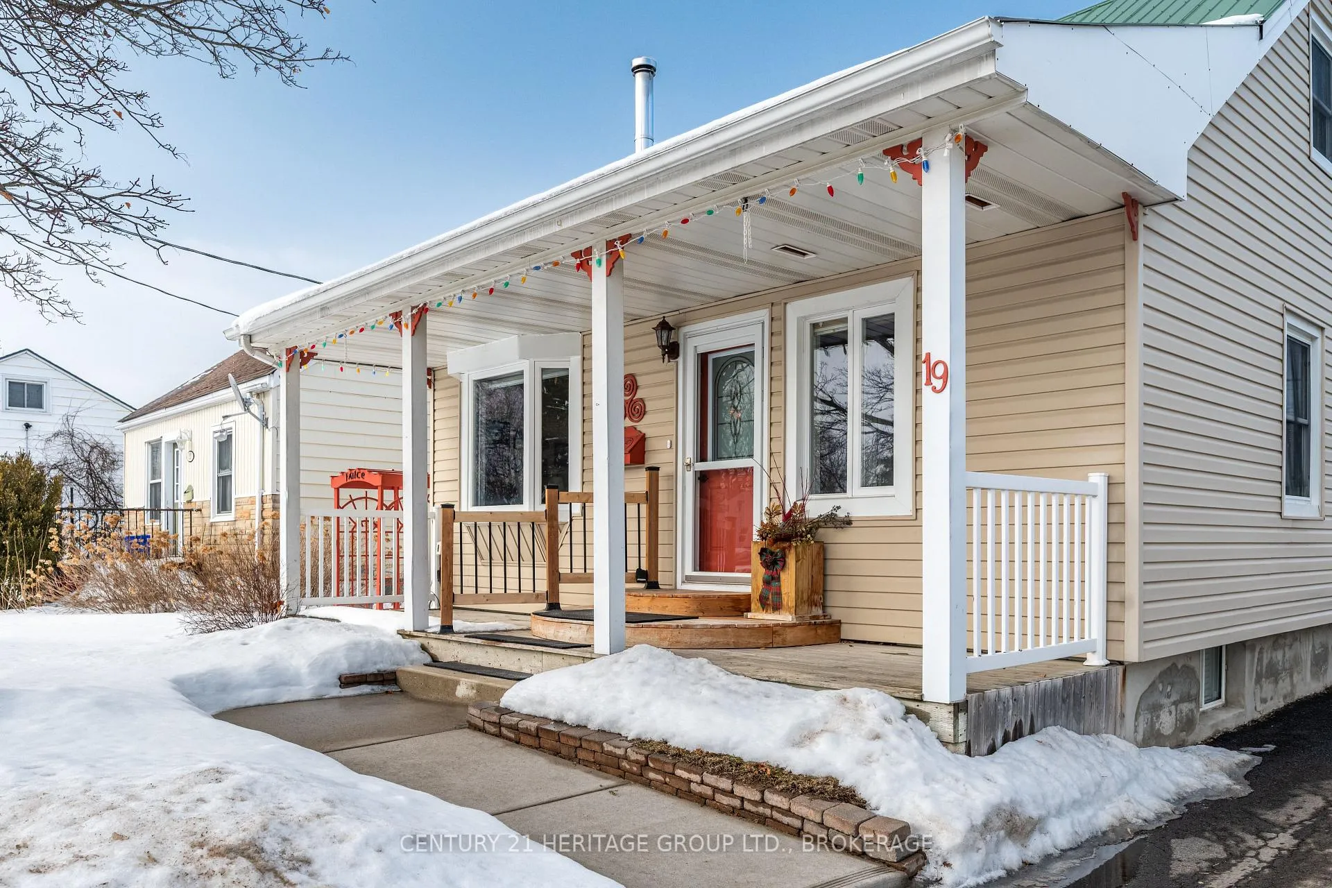 Photo 3 of 19 Fifth Avenue, Kingston, East of Sir John A. Blvd — HOMEH