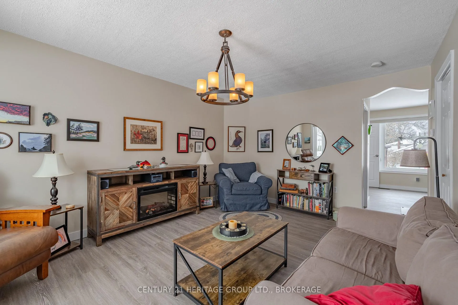 Photo 6 of 19 Fifth Avenue, Kingston, East of Sir John A. Blvd — HOMEH