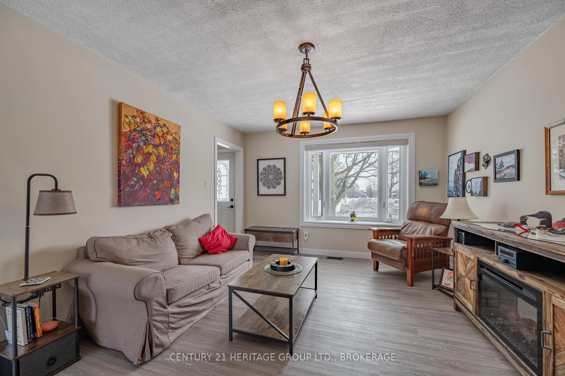 Photo 7 of 19 Fifth Avenue, Kingston, East of Sir John A. Blvd — HOMEH