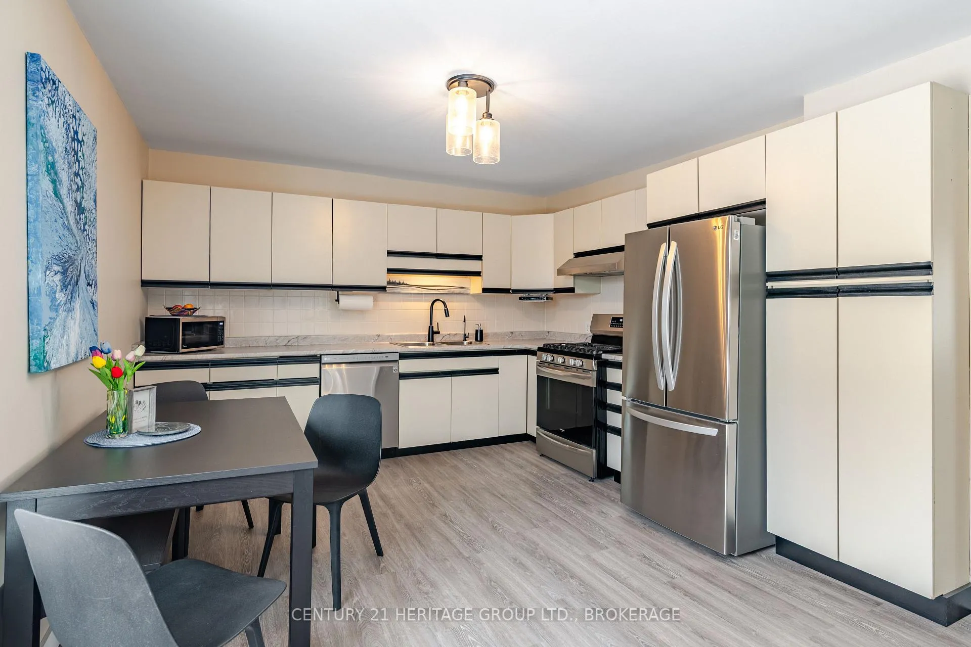 Photo 15 of 19 Fifth Avenue, Kingston, East of Sir John A. Blvd — HOMEH
