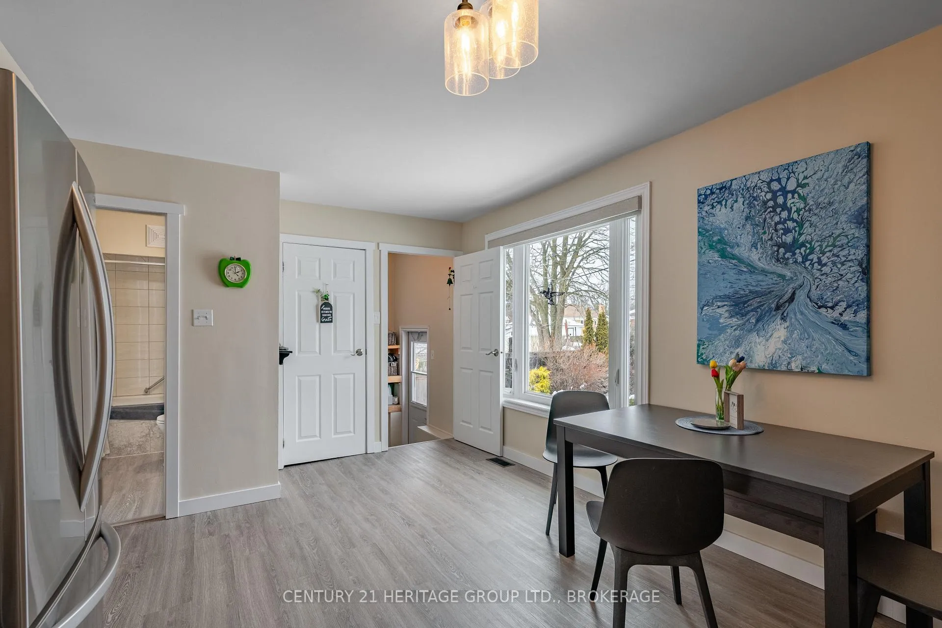 Photo 17 of 19 Fifth Avenue, Kingston, East of Sir John A. Blvd — HOMEH