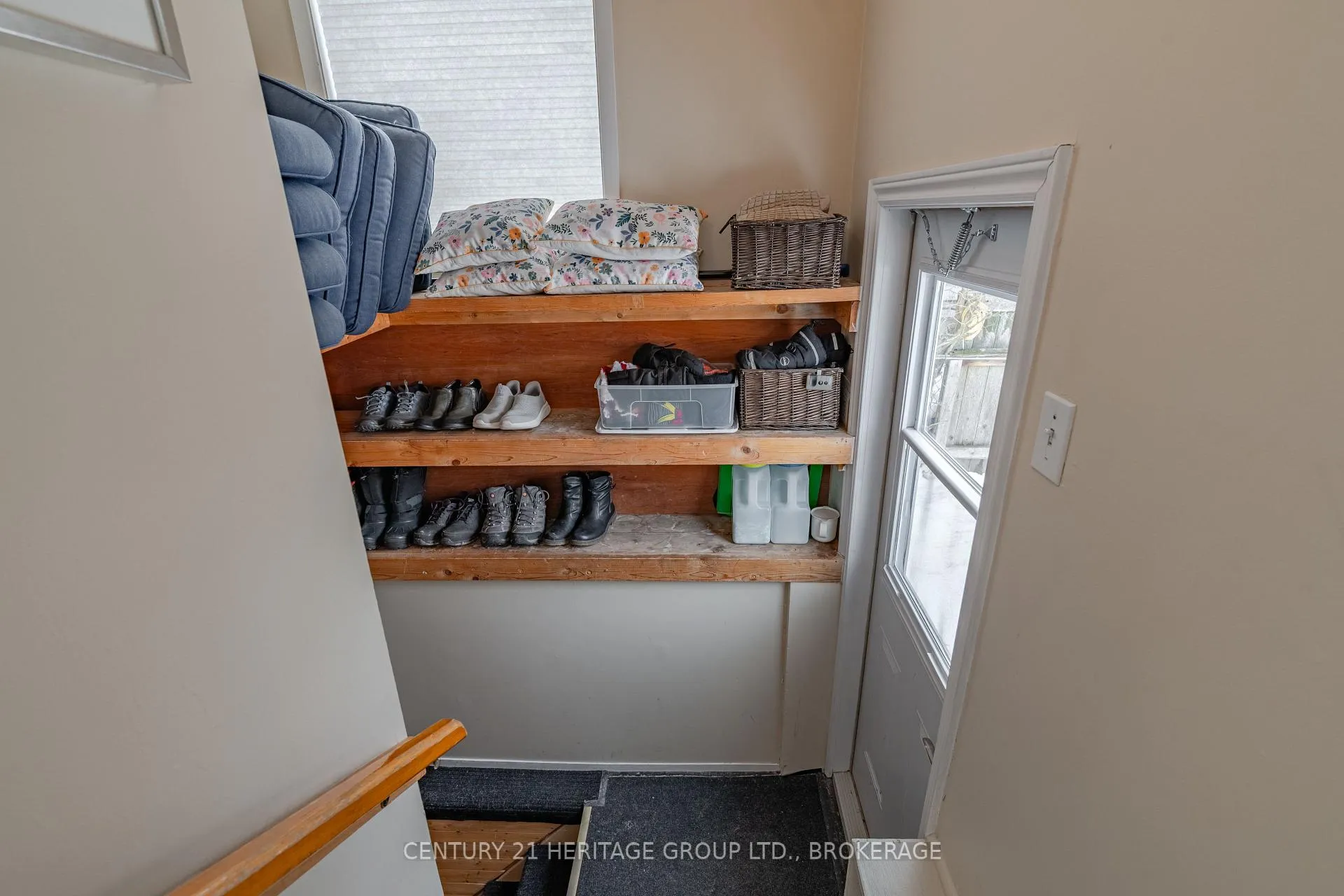 Photo 26 of 19 Fifth Avenue, Kingston, East of Sir John A. Blvd — HOMEH