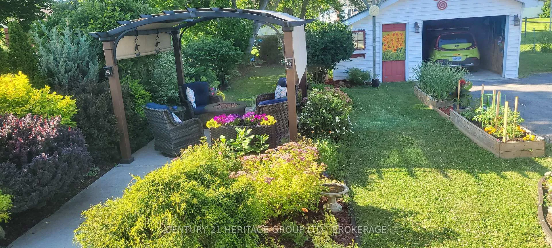 Photo 37 of 19 Fifth Avenue, Kingston, East of Sir John A. Blvd — HOMEH