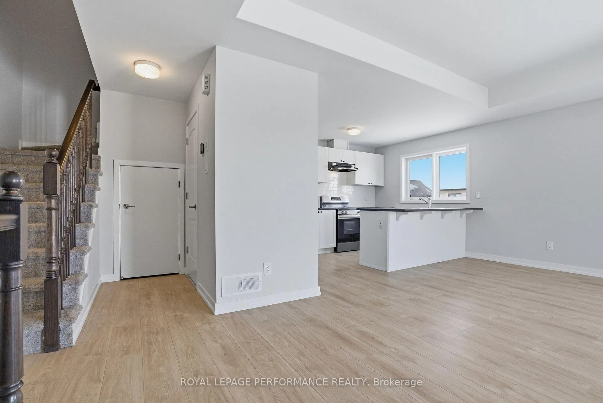 Photo 4 of 57 Dashing Private, Ottawa, Avalon West — HOMEH
