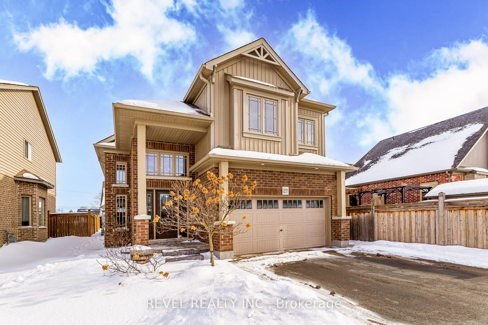 Front of 27 Carleton Trail