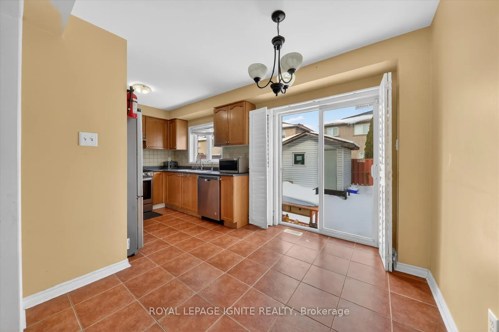 Photo 7 of Unit Main, 22 Sugarberry Drive, Brampton, Credit Valley — HOMEH