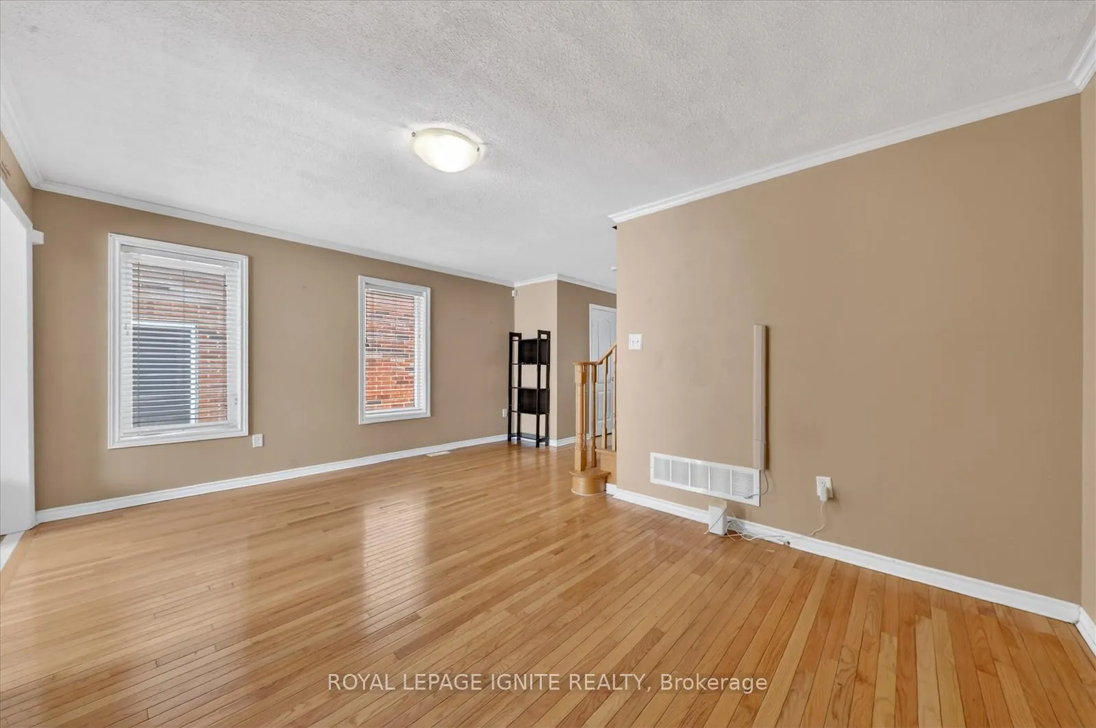 Photo 11 of Unit Main, 22 Sugarberry Drive, Brampton, Credit Valley — HOMEH