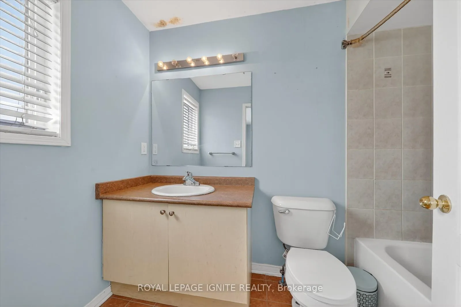 Photo 15 of Unit Main, 22 Sugarberry Drive, Brampton, Credit Valley — HOMEH
