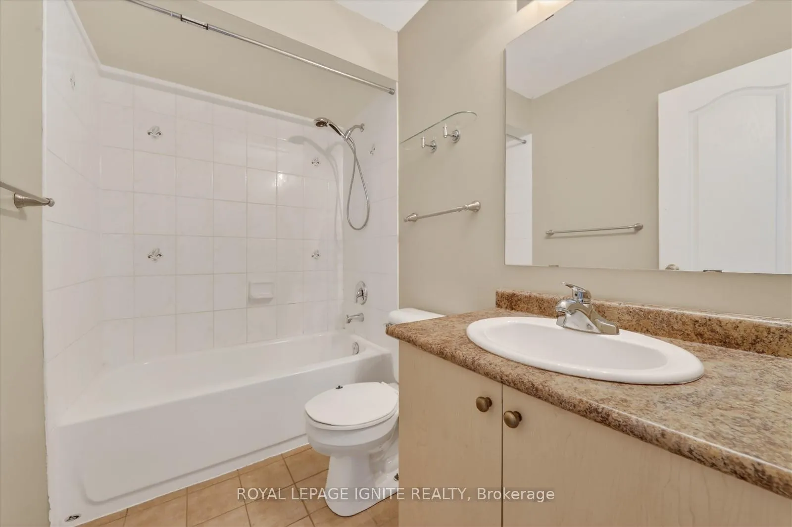 Photo 19 of Unit Main, 22 Sugarberry Drive, Brampton, Credit Valley — HOMEH