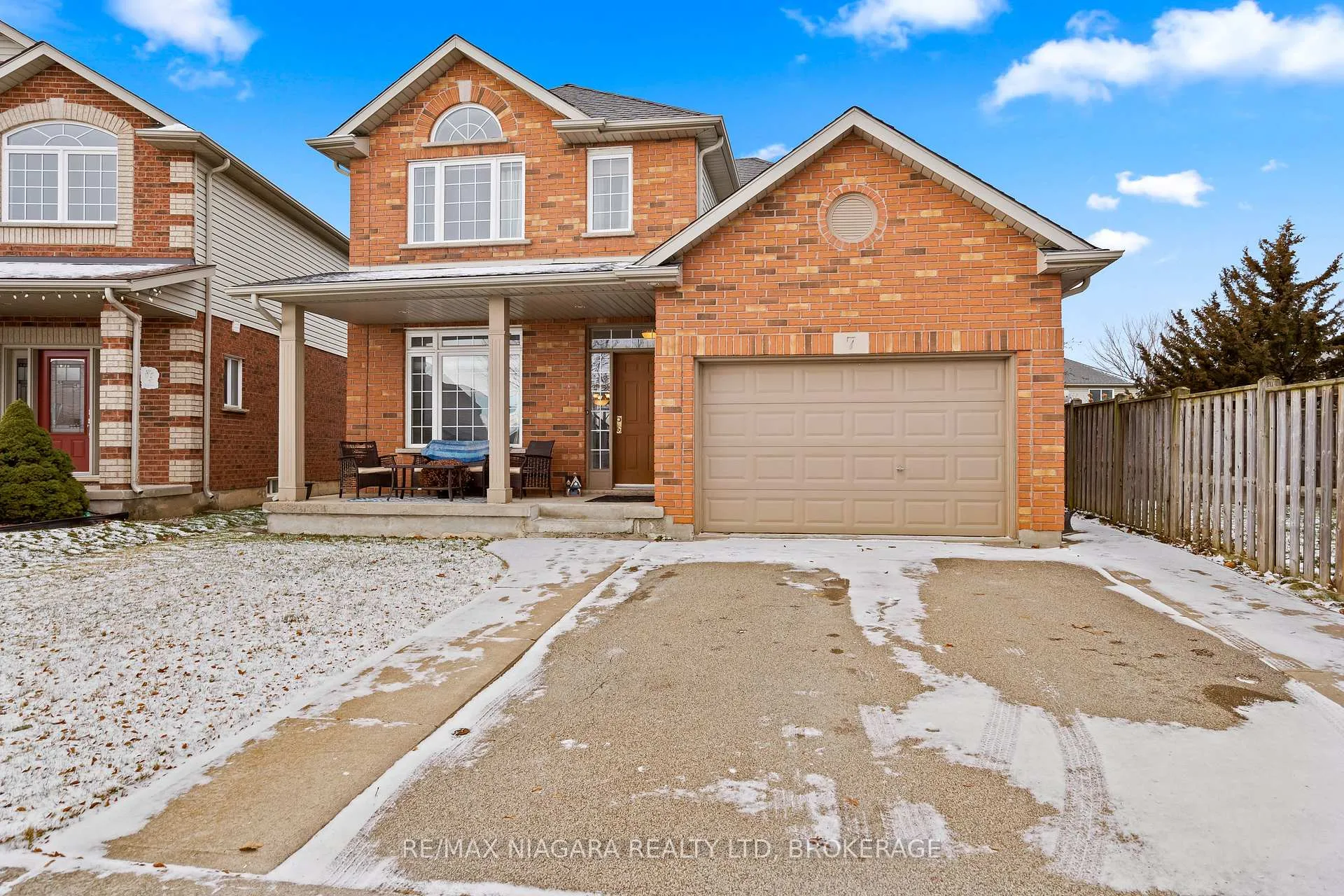 Photo 1 of 7 Honey Locust Circle, Thorold, Confederation Heights — HOMEH