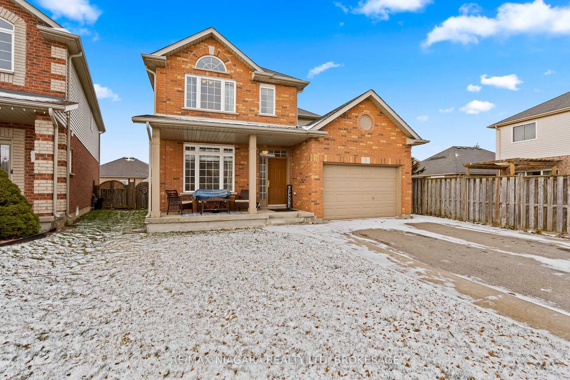 Photo 3 of 7 Honey Locust Circle, Thorold, Confederation Heights — HOMEH