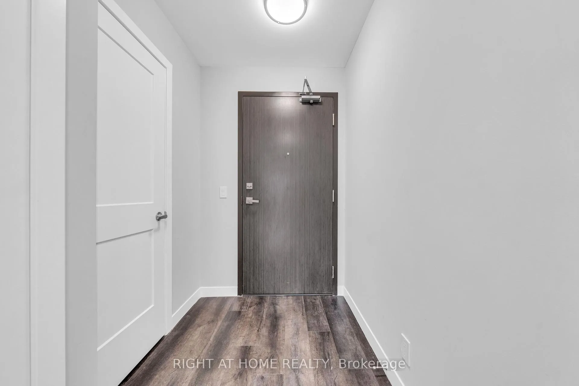 Photo 3 of Unit 807, 15 Queen Street S, Hamilton, Central — HOMEH