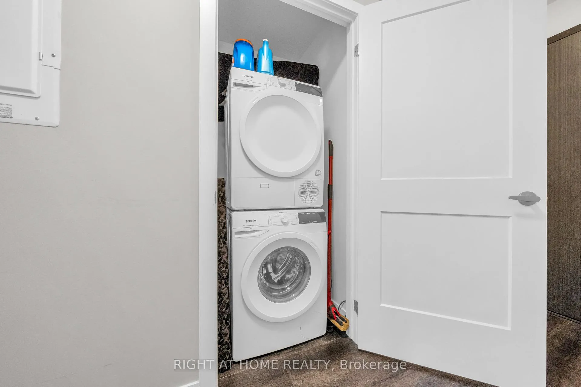 Photo 5 of Unit 807, 15 Queen Street S, Hamilton, Central — HOMEH