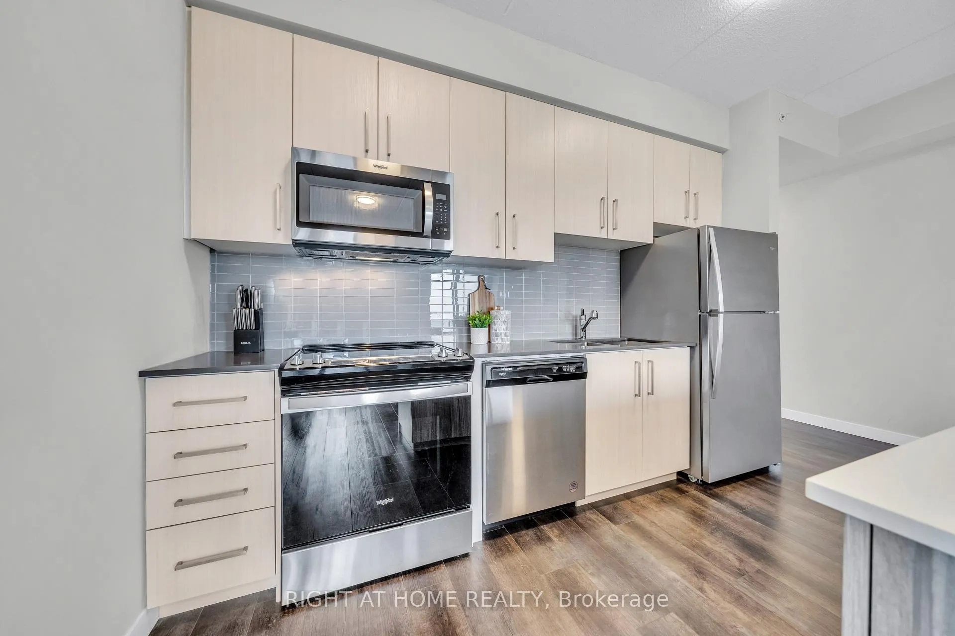 Photo 13 of Unit 807, 15 Queen Street S, Hamilton, Central — HOMEH
