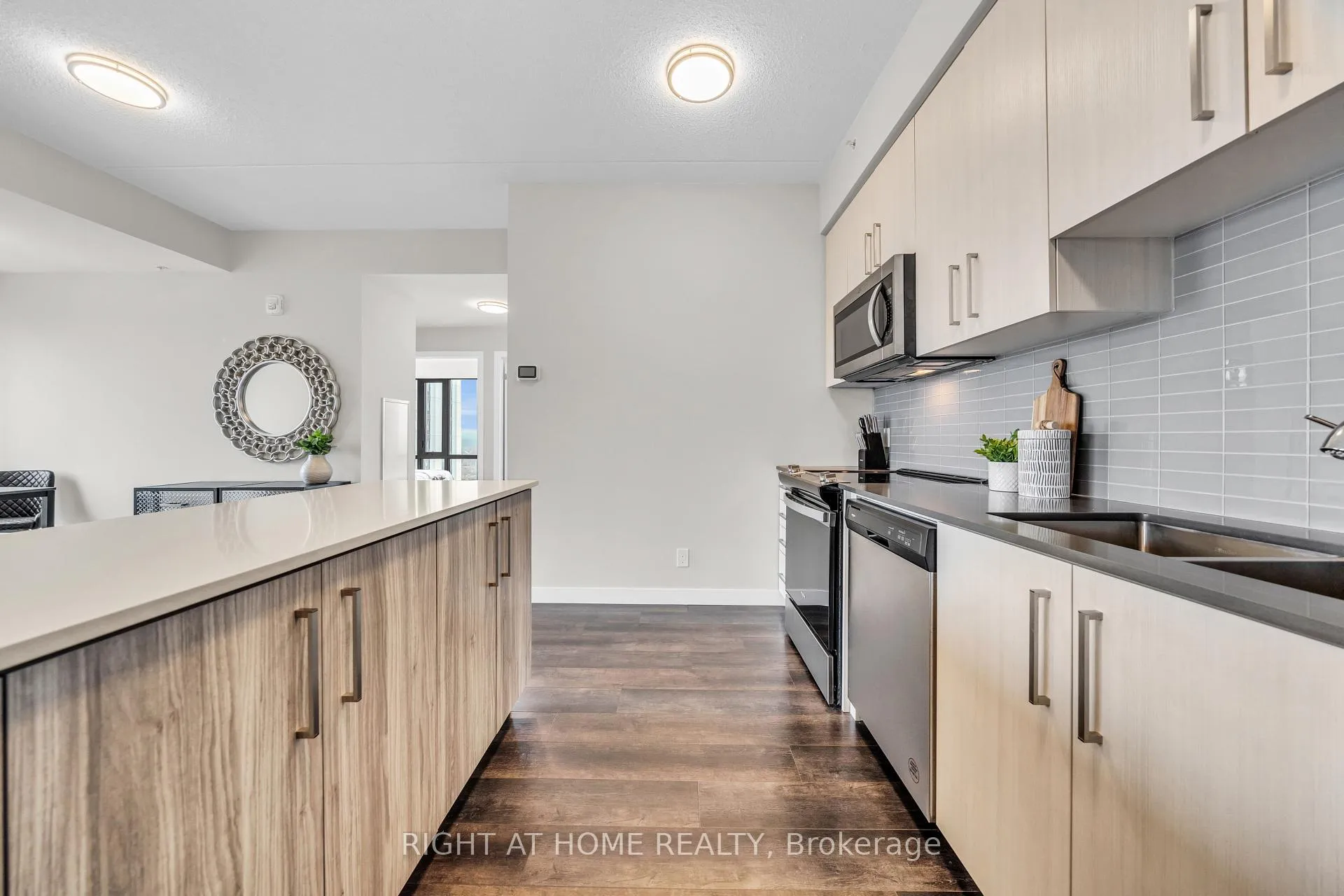 Photo 16 of Unit 807, 15 Queen Street S, Hamilton, Central — HOMEH