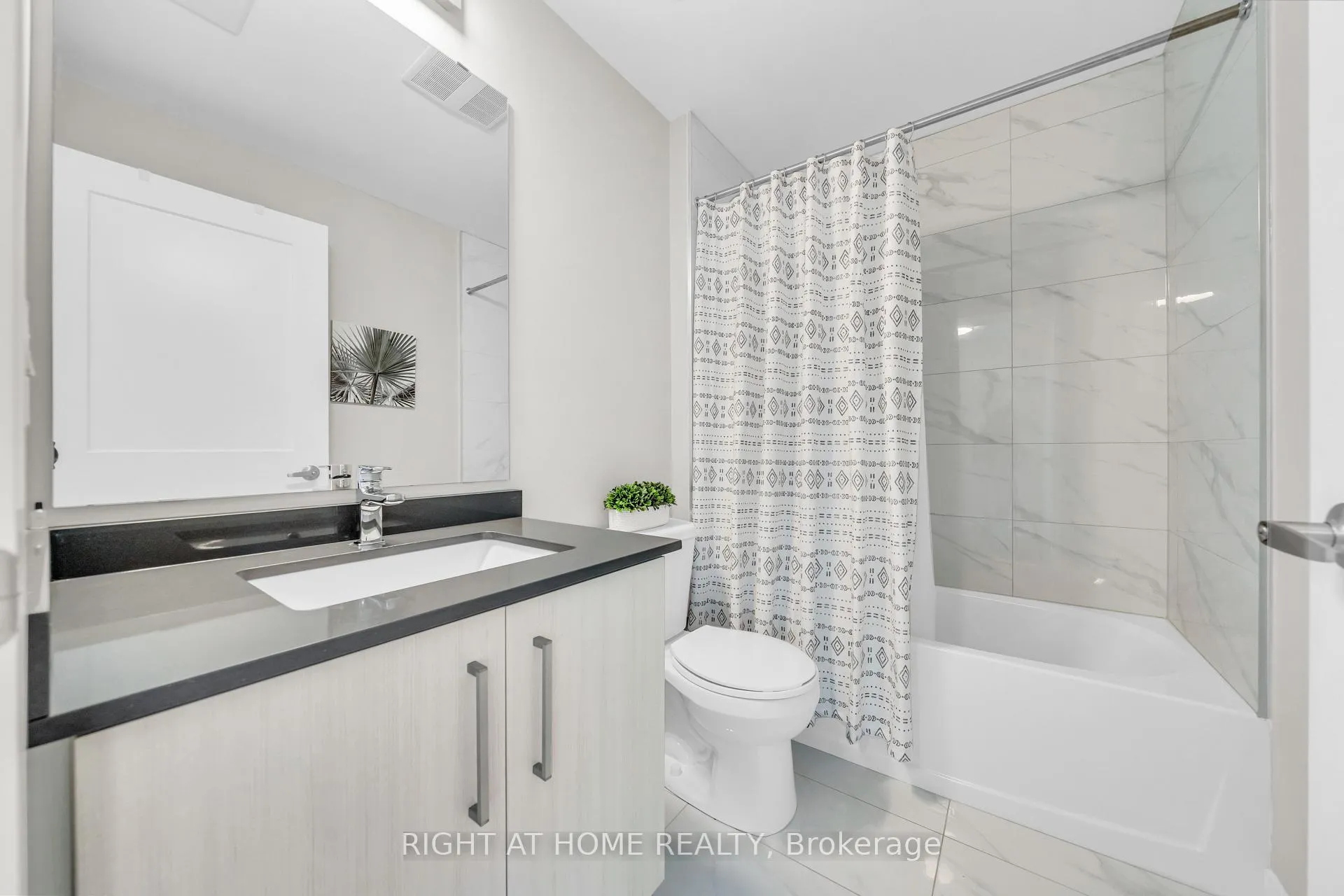 Photo 27 of Unit 807, 15 Queen Street S, Hamilton, Central — HOMEH