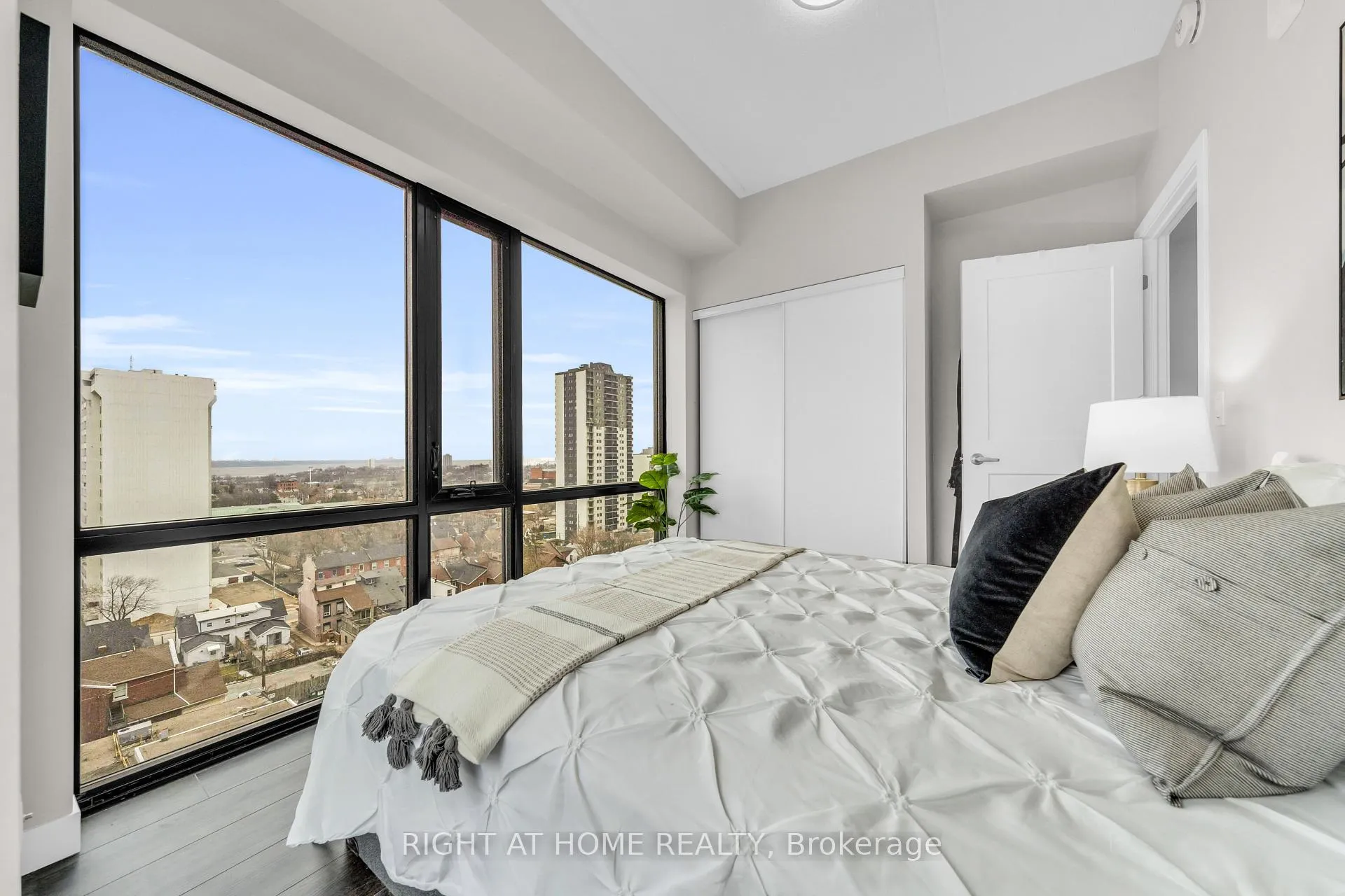 Photo 30 of Unit 807, 15 Queen Street S, Hamilton, Central — HOMEH