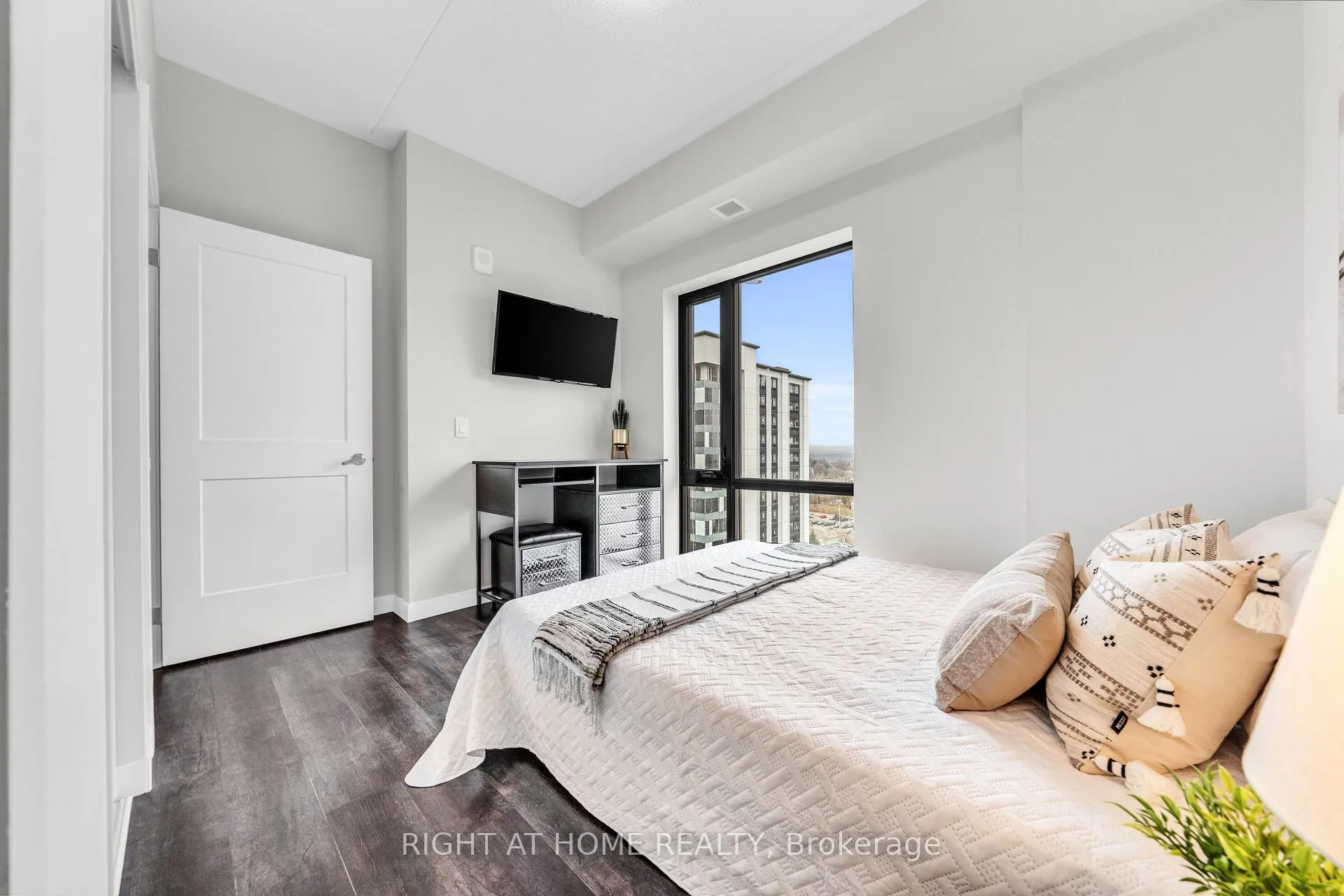 Photo 32 of Unit 807, 15 Queen Street S, Hamilton, Central — HOMEH